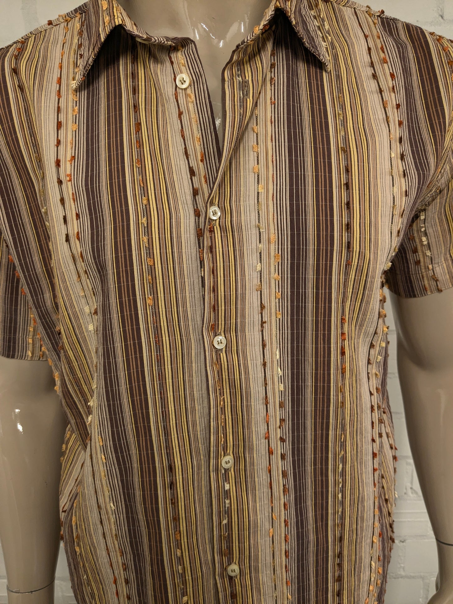 Vintage Tipo's overhemd korte mouw. Bruin Gele print met mini franjes. Maat XL. slim.