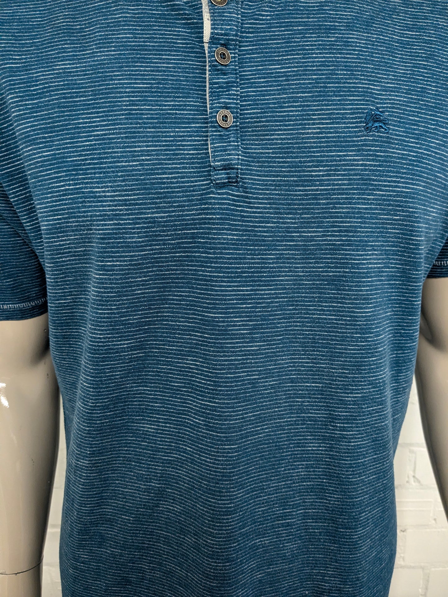 Lerros-Hemd mit Knöpfen. Weiß-blau gestreift. Größe XL.