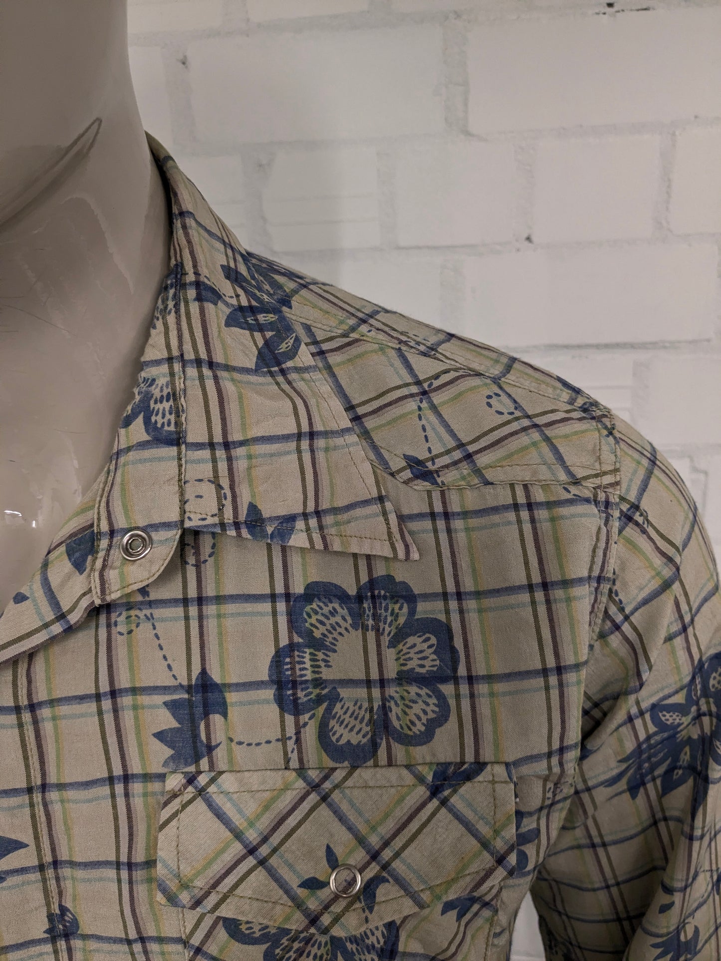 Quickmatch vintage overhemd met drukknopen en puntkraag. Groen Blauw Geel Paarse print. Maat XL.
