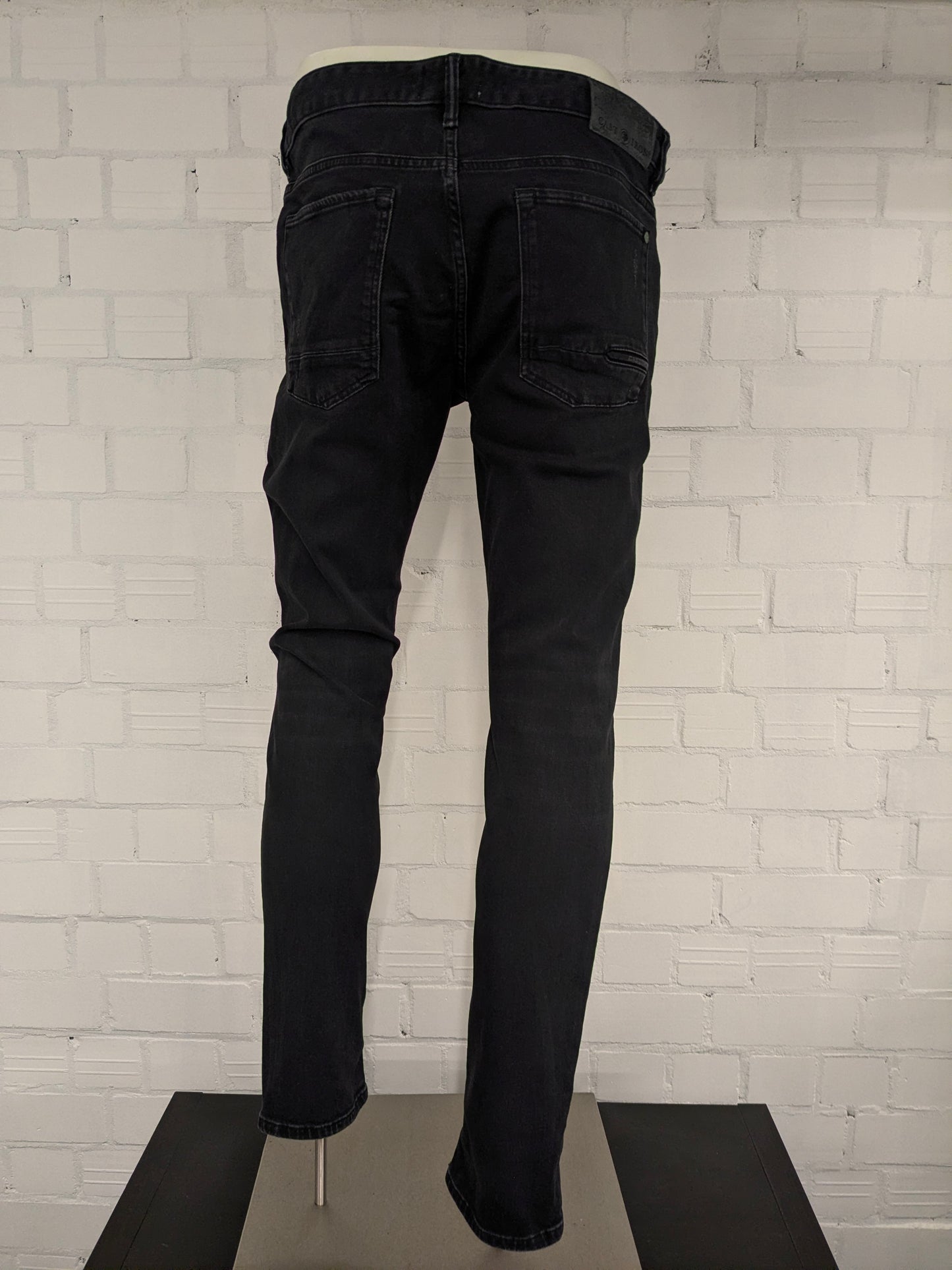 Cast Iron jeans. Zwart gekleurd. Maat W36 - L32. Riser slim fit. stretch.