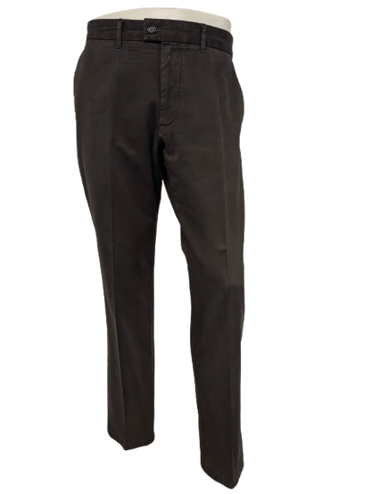 Pantalon / pantalon chino Brax. De couleur marron foncé. Taille 52/L.