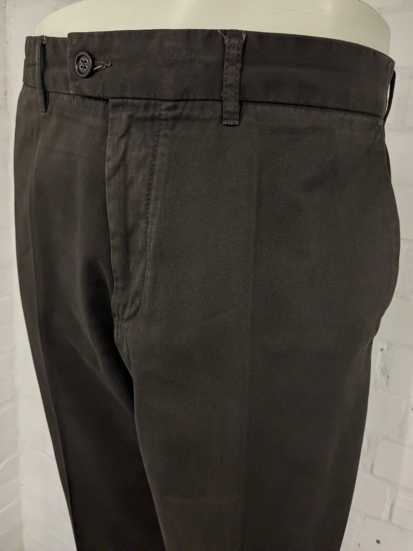 Pantalon / pantalon chino Brax. De couleur marron foncé. Taille 52/L.