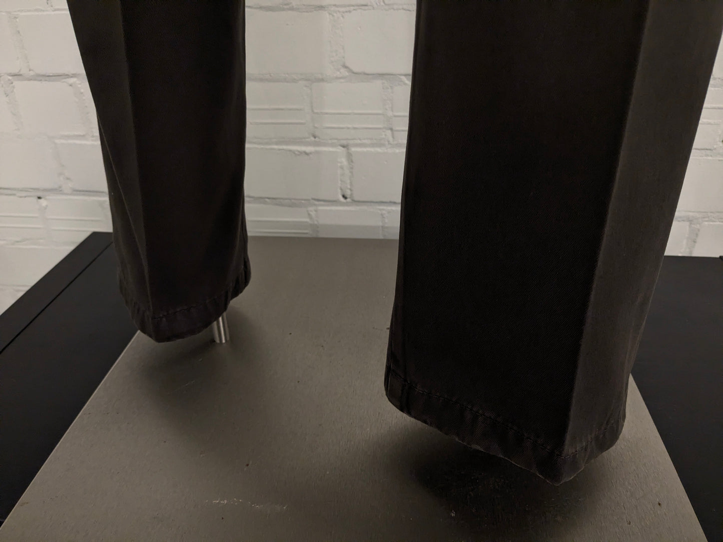 Pantalon / pantalon chino Brax. De couleur marron foncé. Taille 52/L.