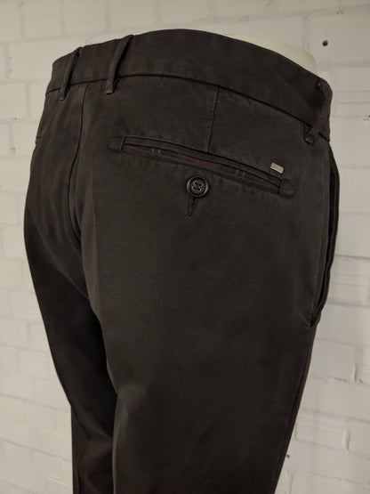Pantalon / pantalon chino Brax. De couleur marron foncé. Taille 52/L.