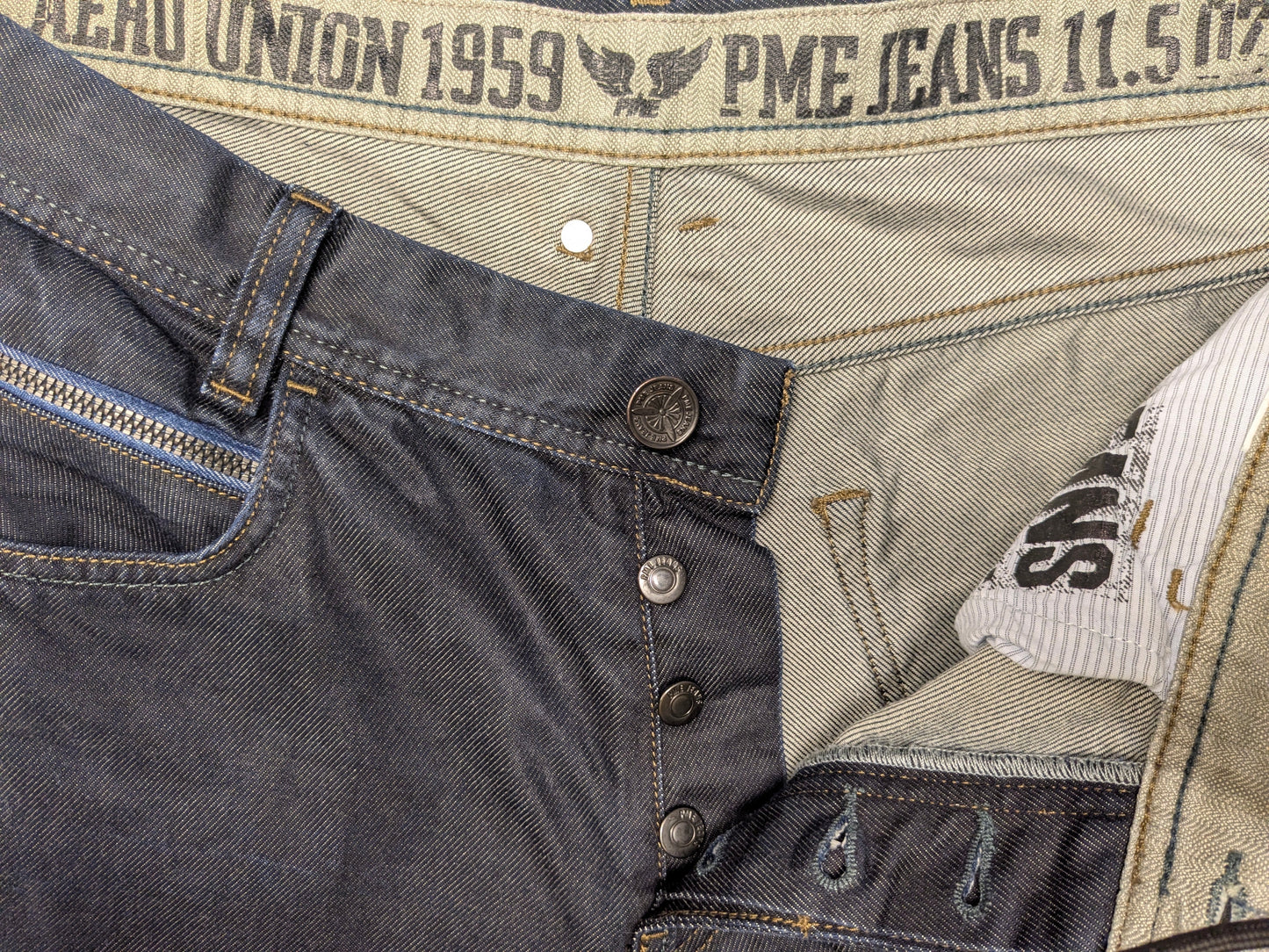 PME Legend-Jeans. Dunkelblau gefärbt. Größe B33 - L30. Typ Aero Union 1959.