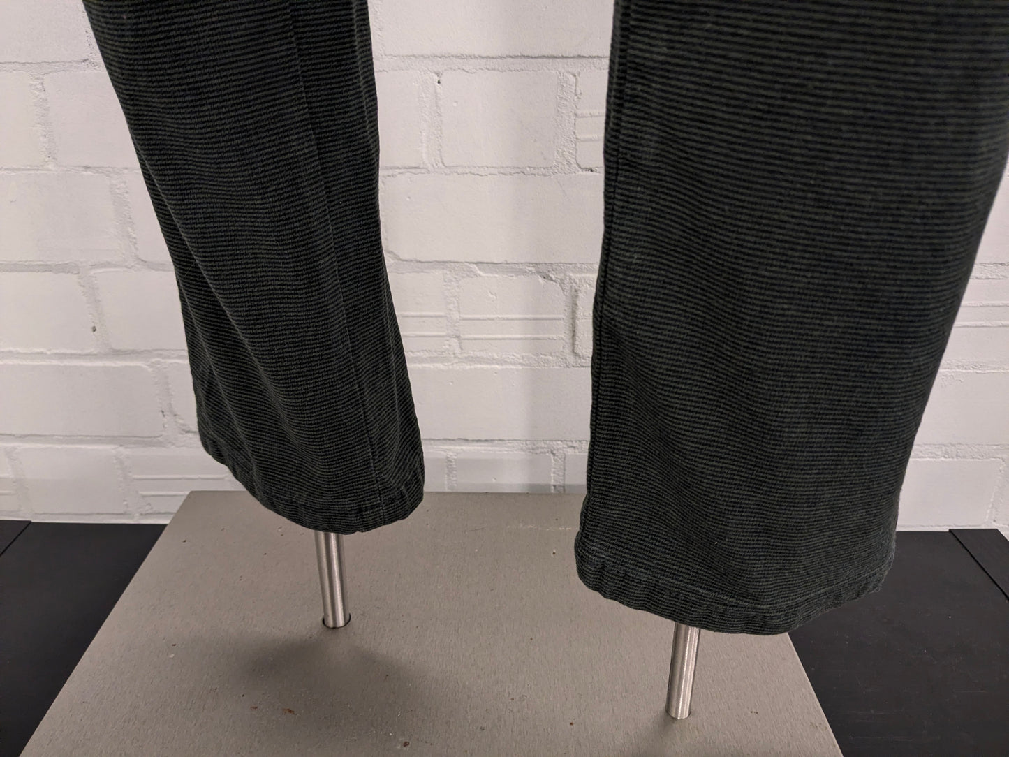 WE Pantalones / pantalones de moda. Verde Negro rayado. Tamaño W34 - L34. estirar.