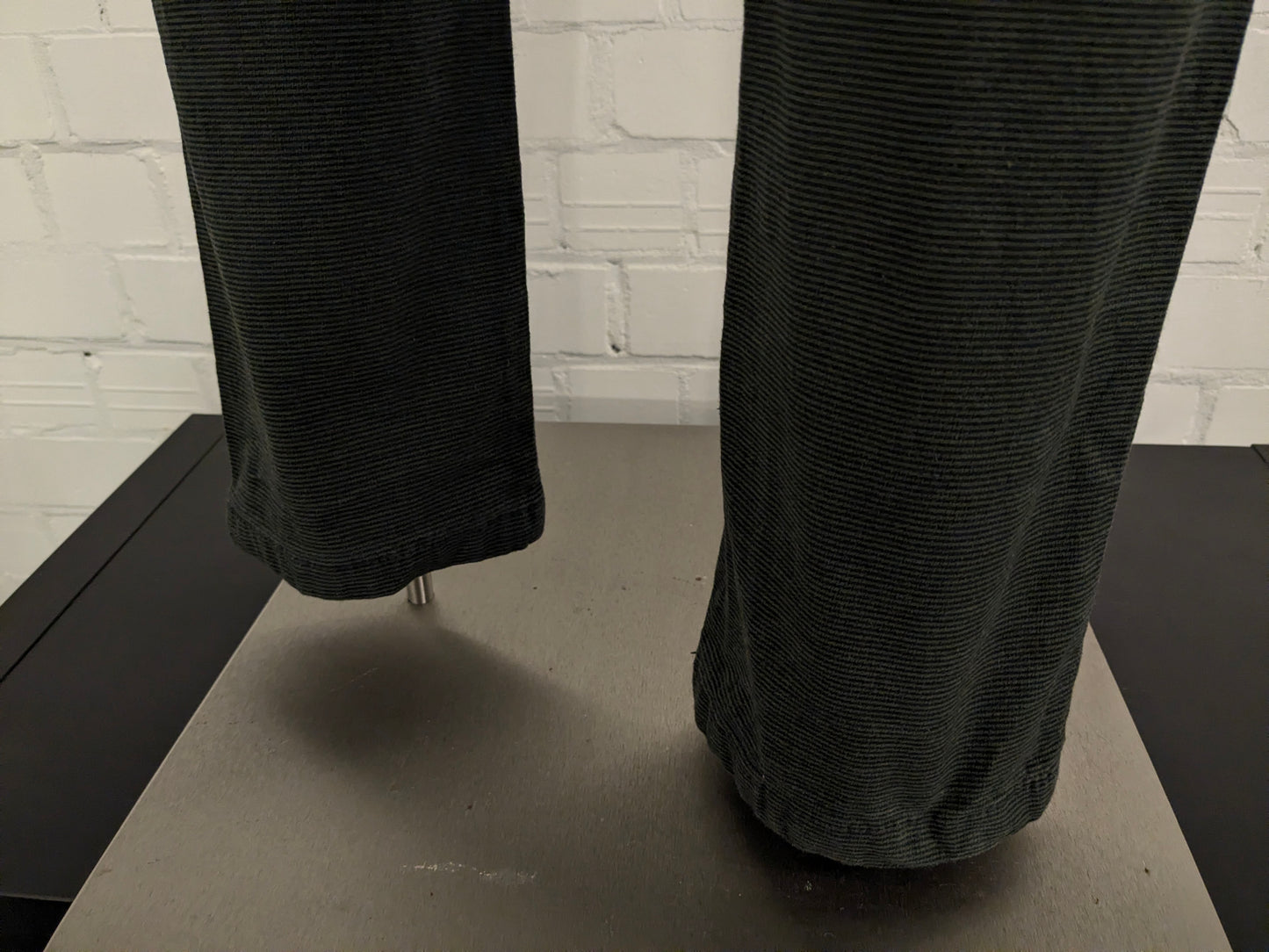 WE Pantalones / pantalones de moda. Verde Negro rayado. Tamaño W34 - L34. estirar.