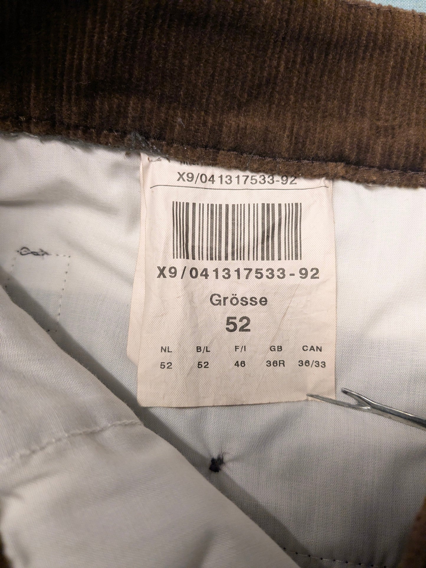 Pantalón Gardeur Rib / Pantalón Rib. De color marrón. Talla 52/L.