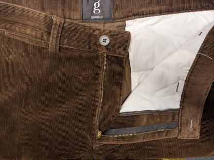 Pantalón Gardeur Rib / Pantalón Rib. De color marrón. Talla 52/L.
