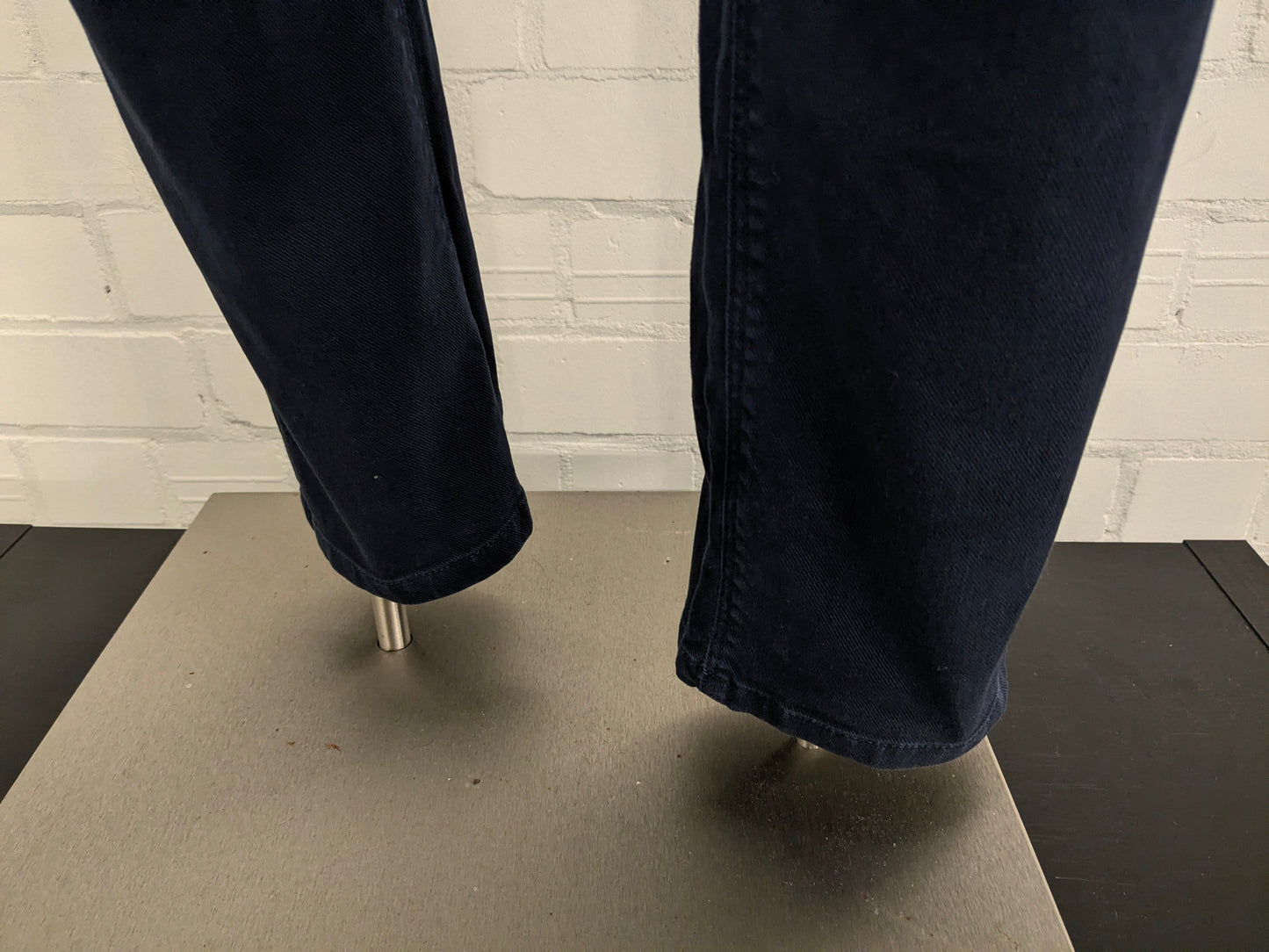 Boggi Milano broek. Donker Blauw gekleurd. Maat W36 - L34. stretch.