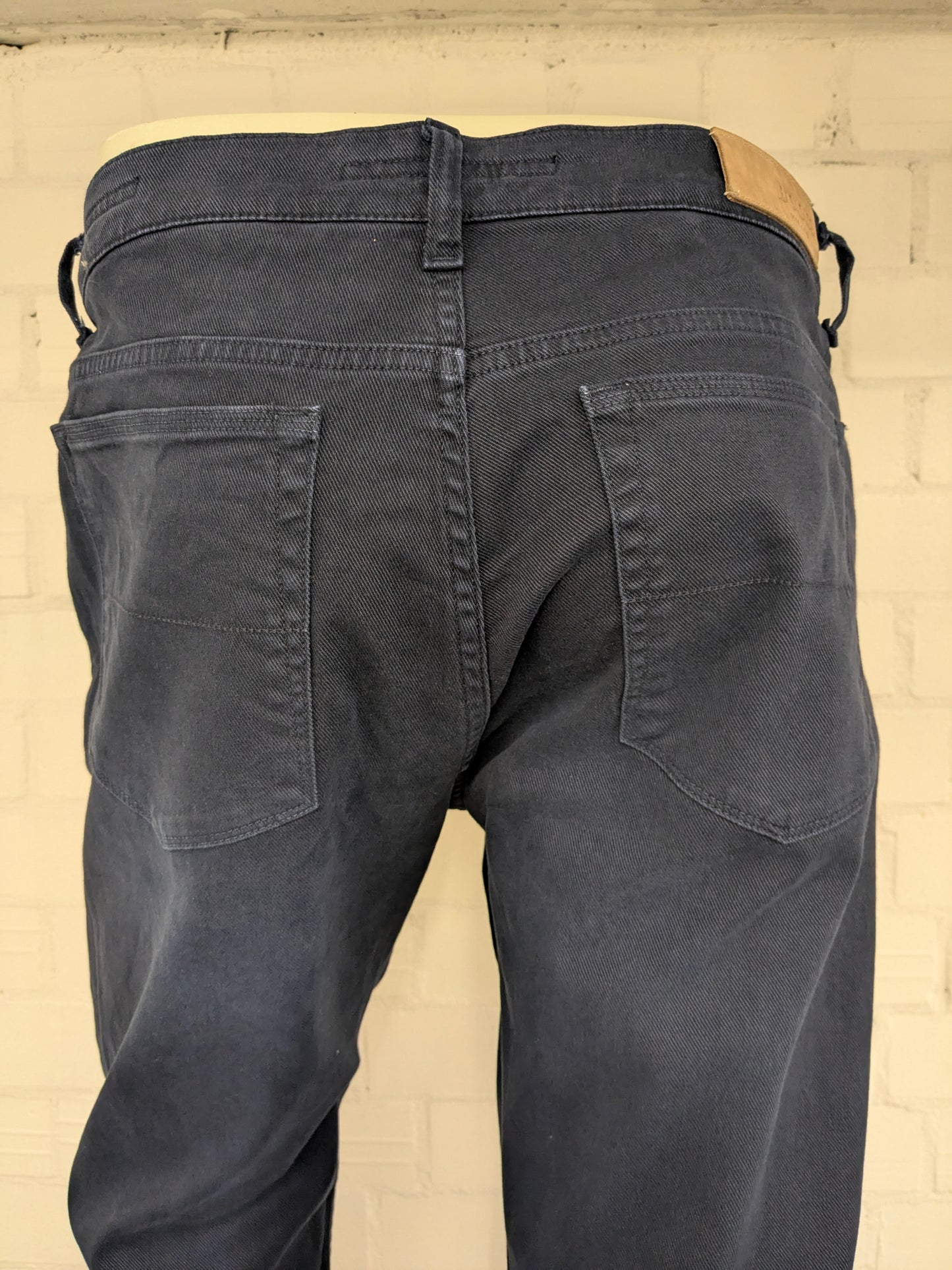 Boggi Milano broek. Donker Blauw gekleurd. Maat W36 - L34. stretch.