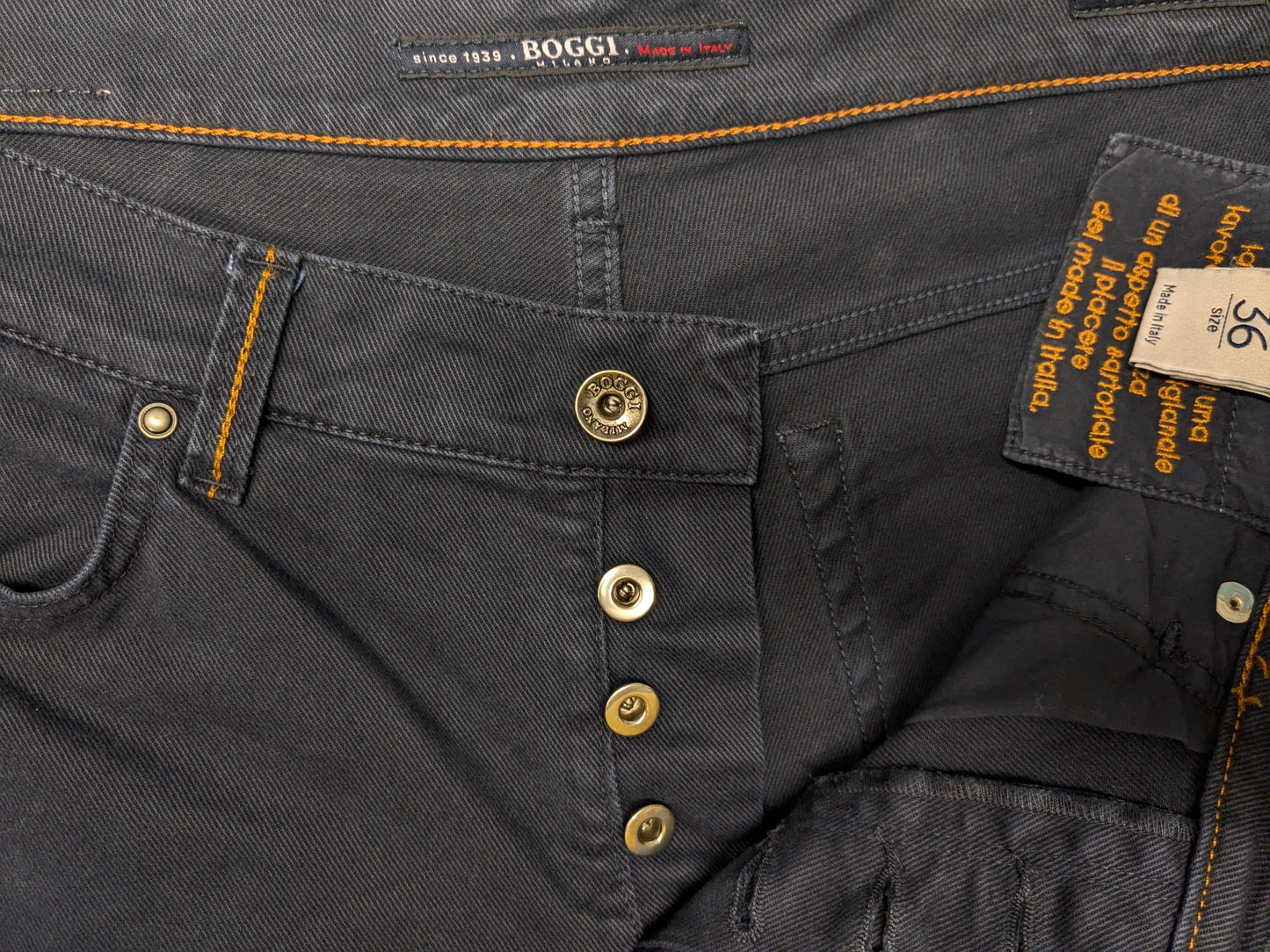 Boggi Milano broek. Donker Blauw gekleurd. Maat W36 - L34. stretch.