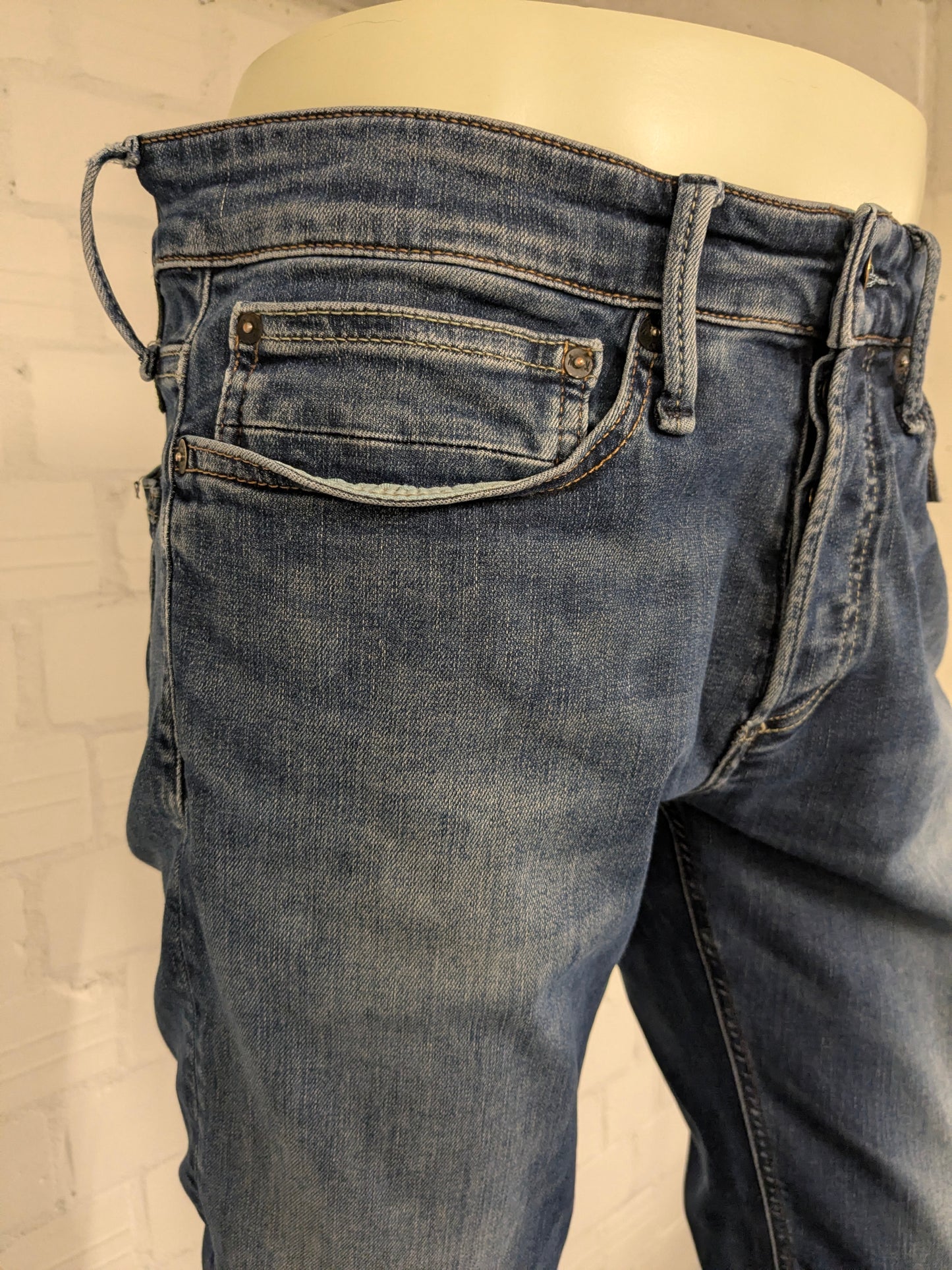 Denham jeans. Blauw gekleurd. Maat W32 - L32. Bolt Skinny fit. stretch.