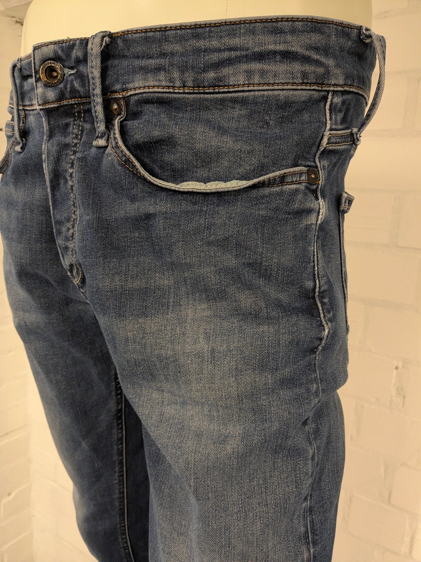 Denham jeans. Blauw gekleurd. Maat W32 - L32. Bolt Skinny fit. stretch.