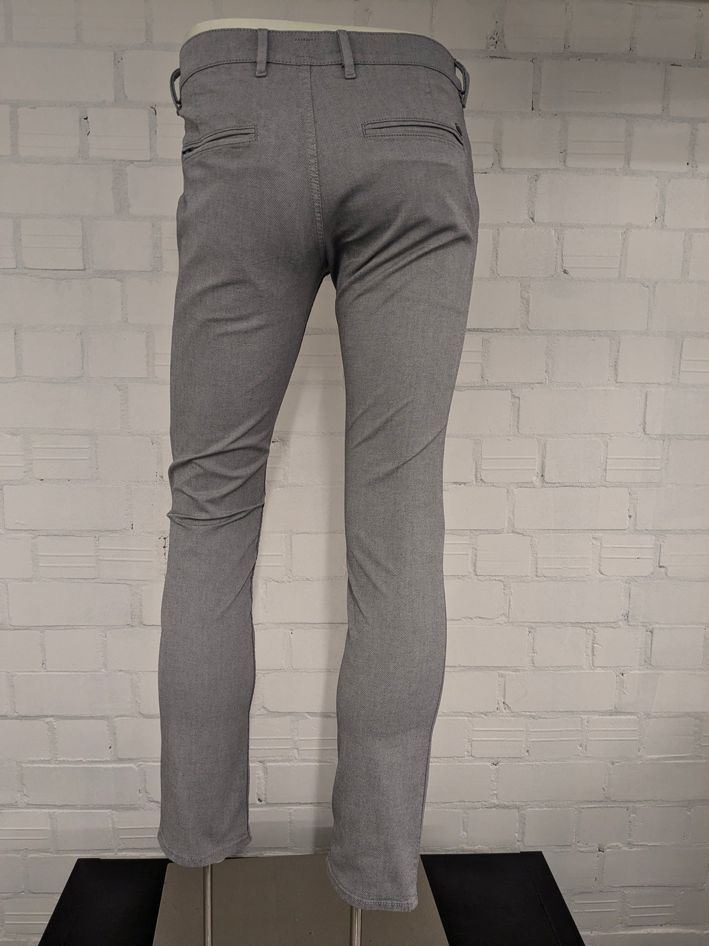 Pantalón / pantalón Boss Hugo Boss. Gris mixto. Talla 46 / S. Corte entallado. estirar.