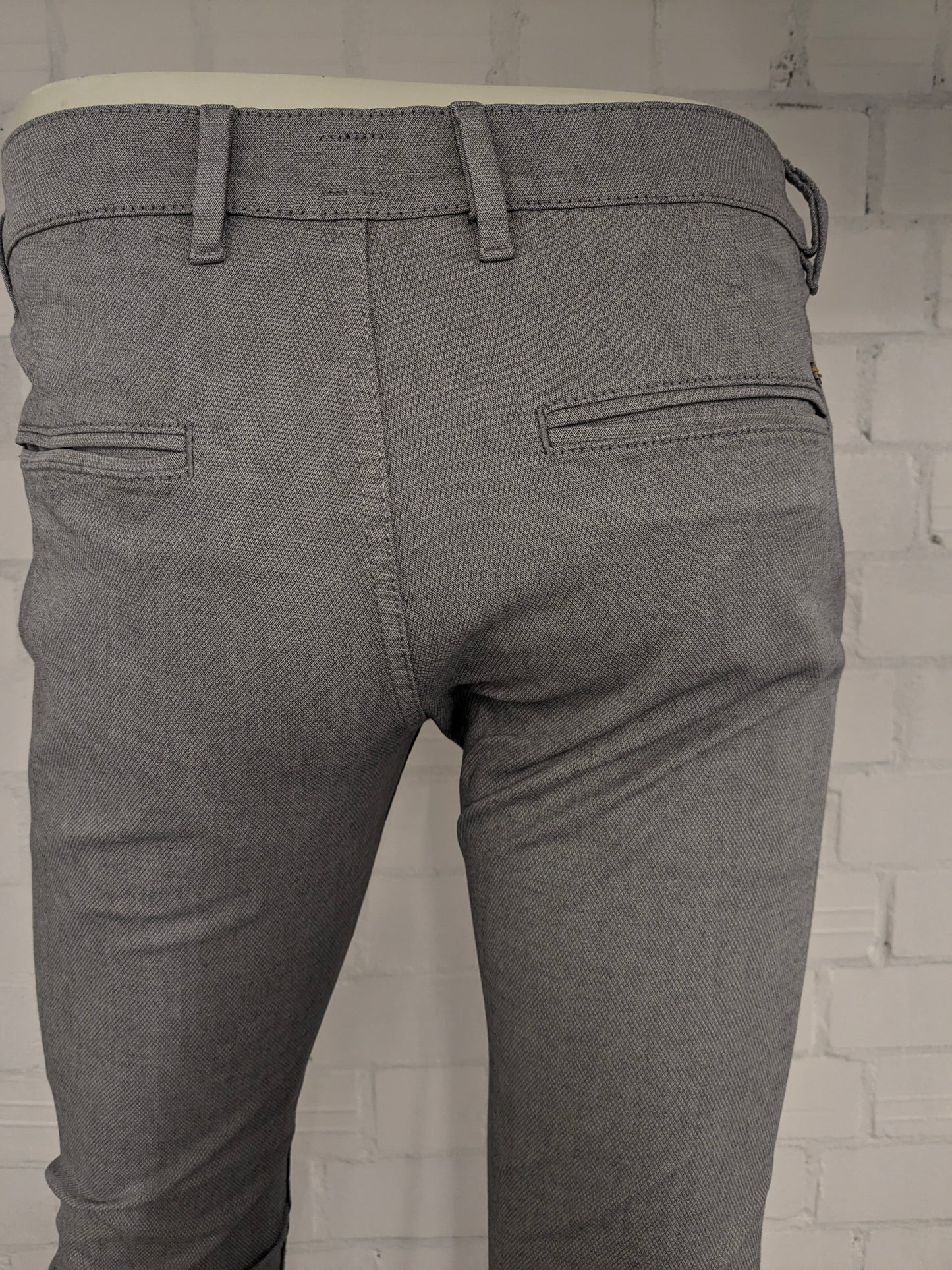 Pantalón / pantalón Boss Hugo Boss. Gris mixto. Talla 46 / S. Corte entallado. estirar.