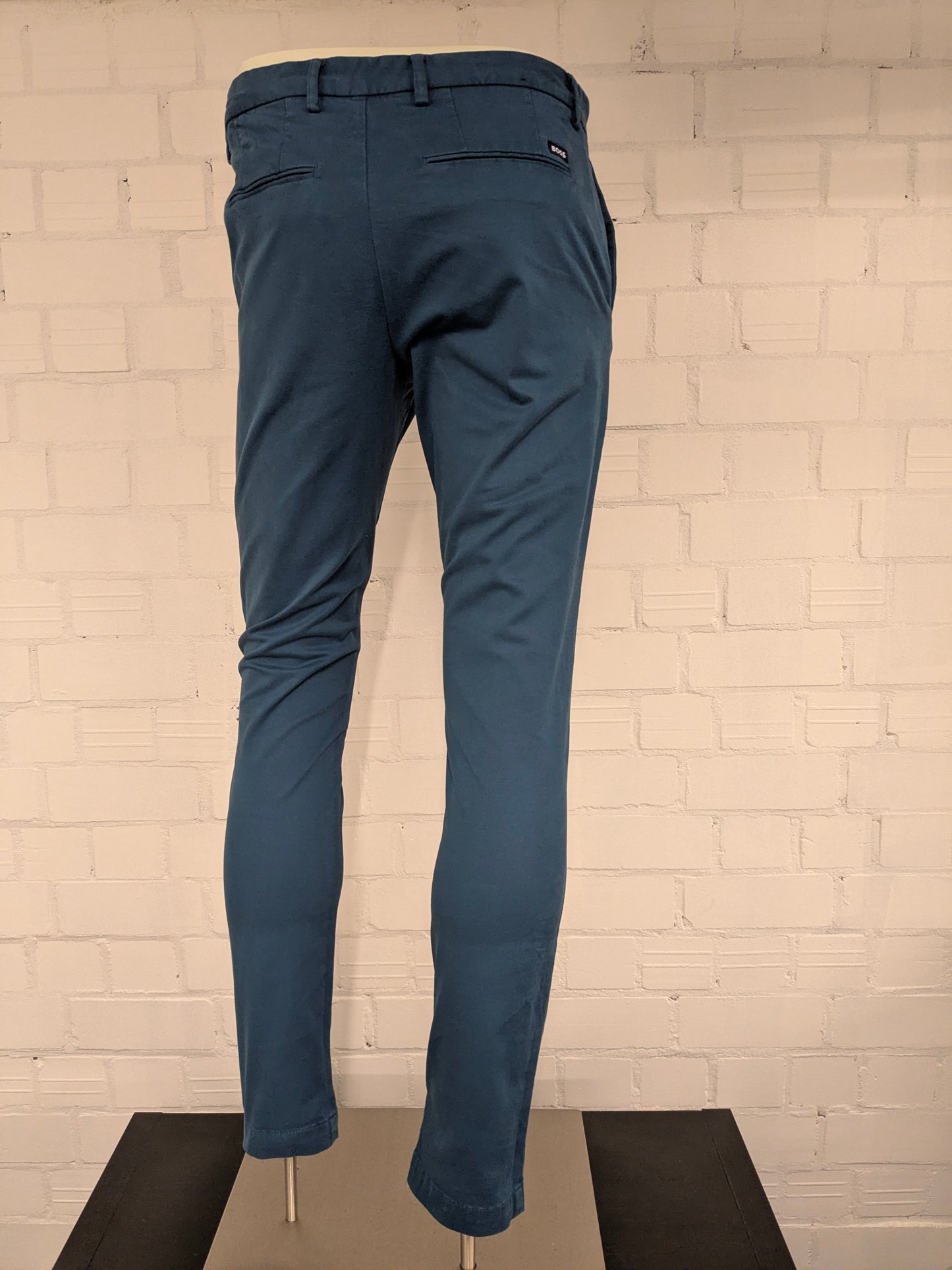 Boss Hugo Boss Hosen / Hosen. Grün gefärbt. Größe 46 / S. Typ Kaito. schlanke Passform. strecken.