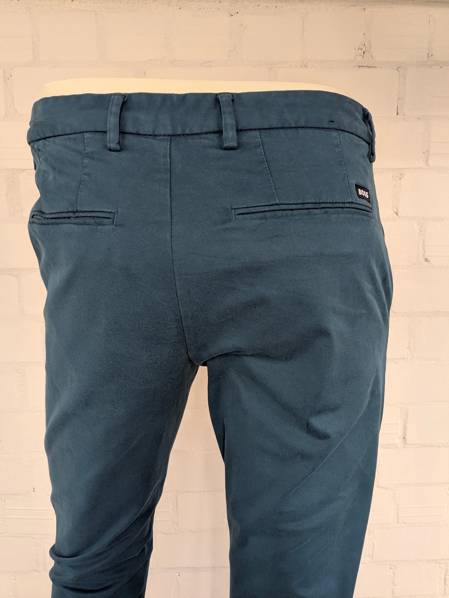 Boss Hugo Boss Hosen / Hosen. Grün gefärbt. Größe 46 / S. Typ Kaito. schlanke Passform. strecken.