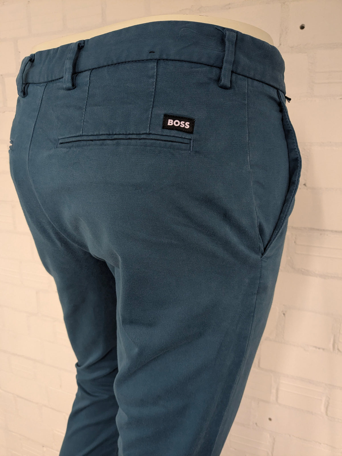 Boss Hugo Boss Hosen / Hosen. Grün gefärbt. Größe 46 / S. Typ Kaito. schlanke Passform. strecken.