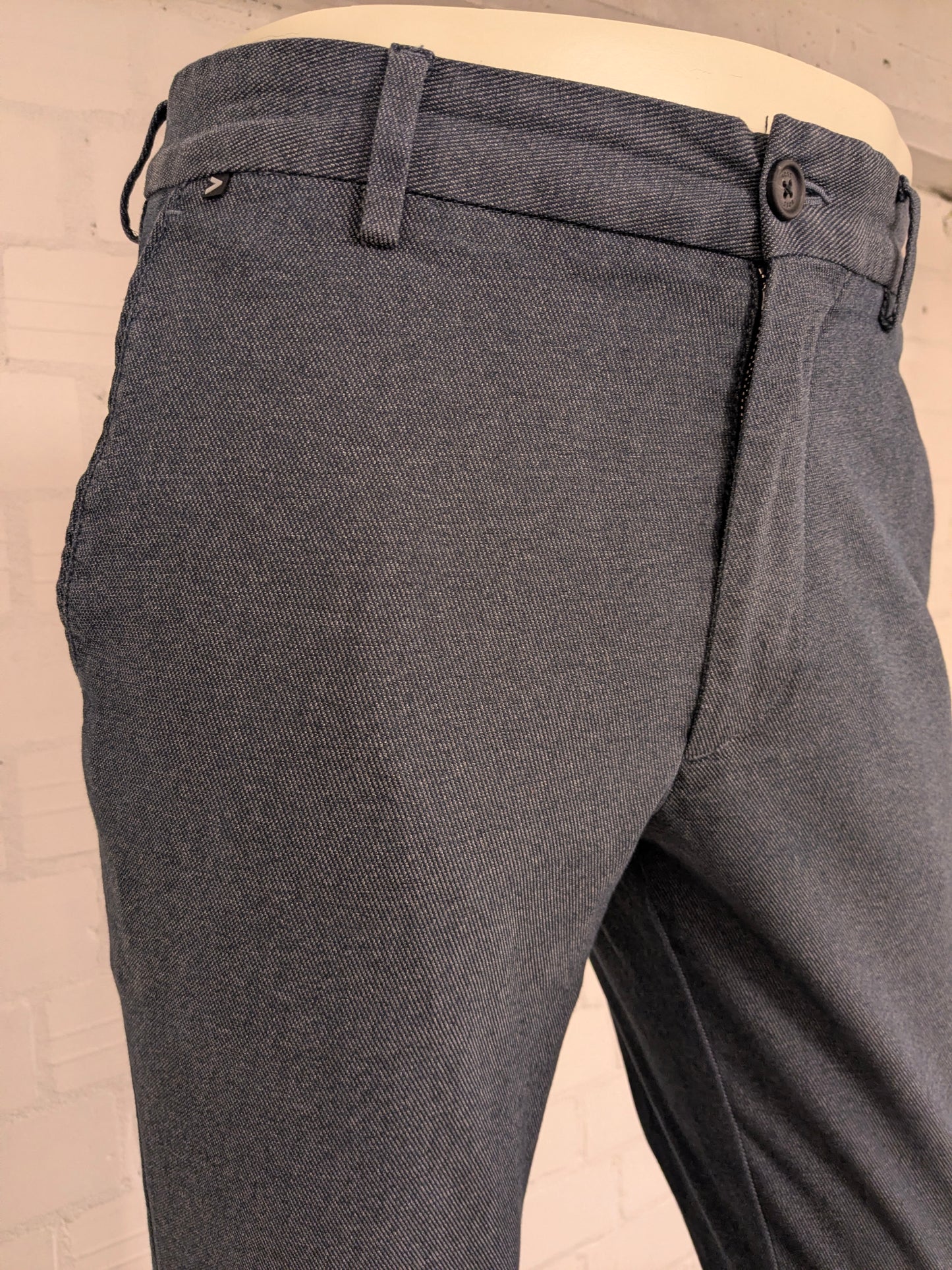 Pantalon / pantalon Boss Hugo Boss Performance. Motif mixte gris. Taille 46 / S. extensible.