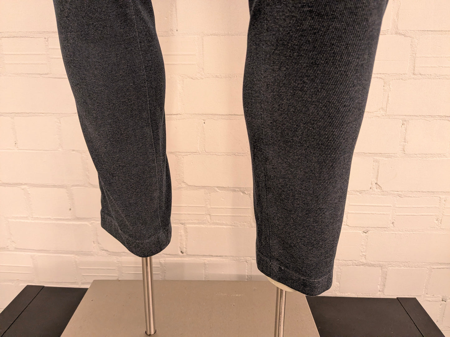 Pantalon / pantalon Boss Hugo Boss Performance. Motif mixte gris. Taille 46 / S. extensible.