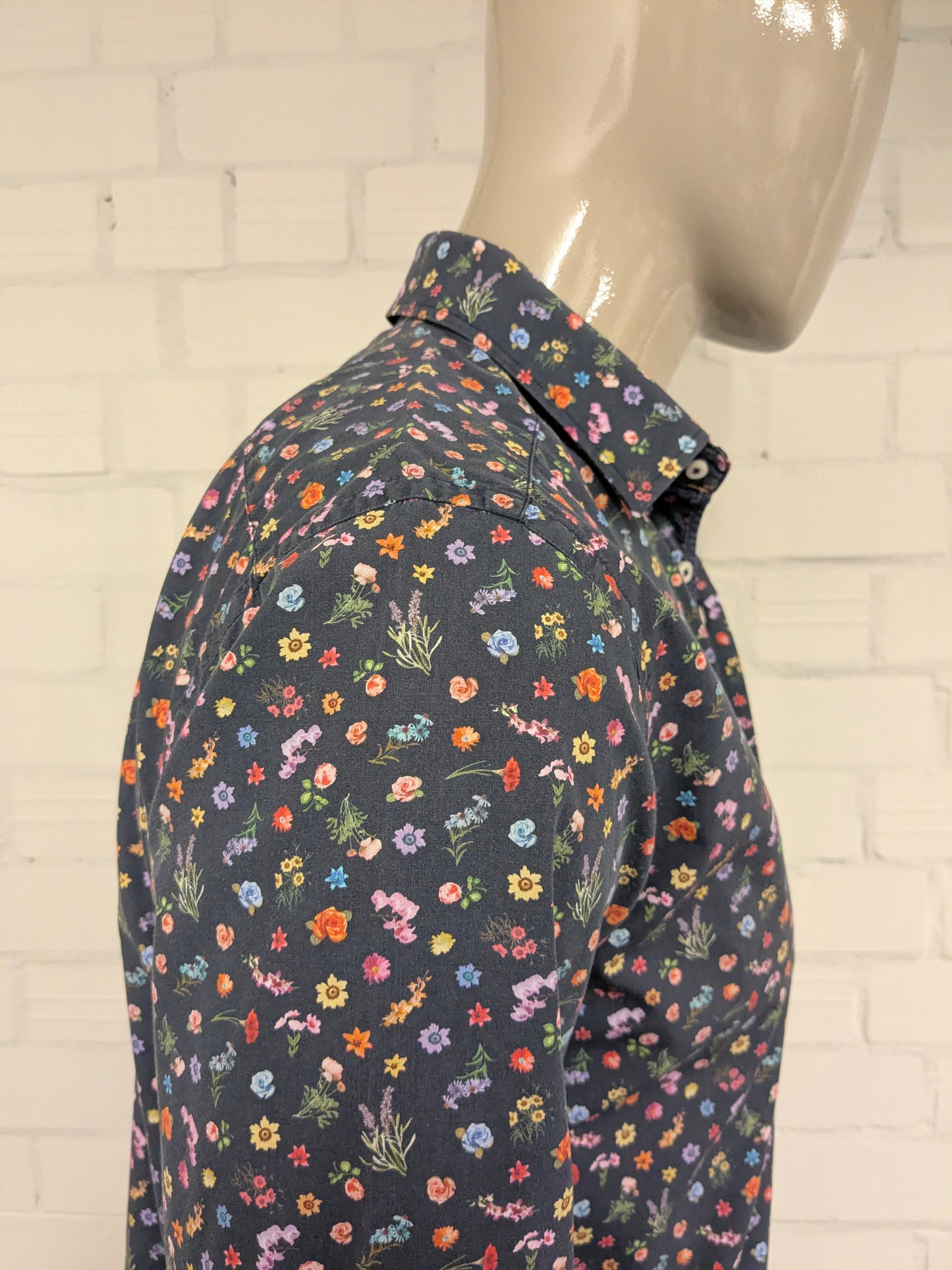 Stanley & Morgan overhemd. Gekleurde bloemen print. Maat M.