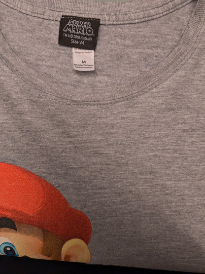 Super Mario shirt. Grijs met opdruk. Maat M.