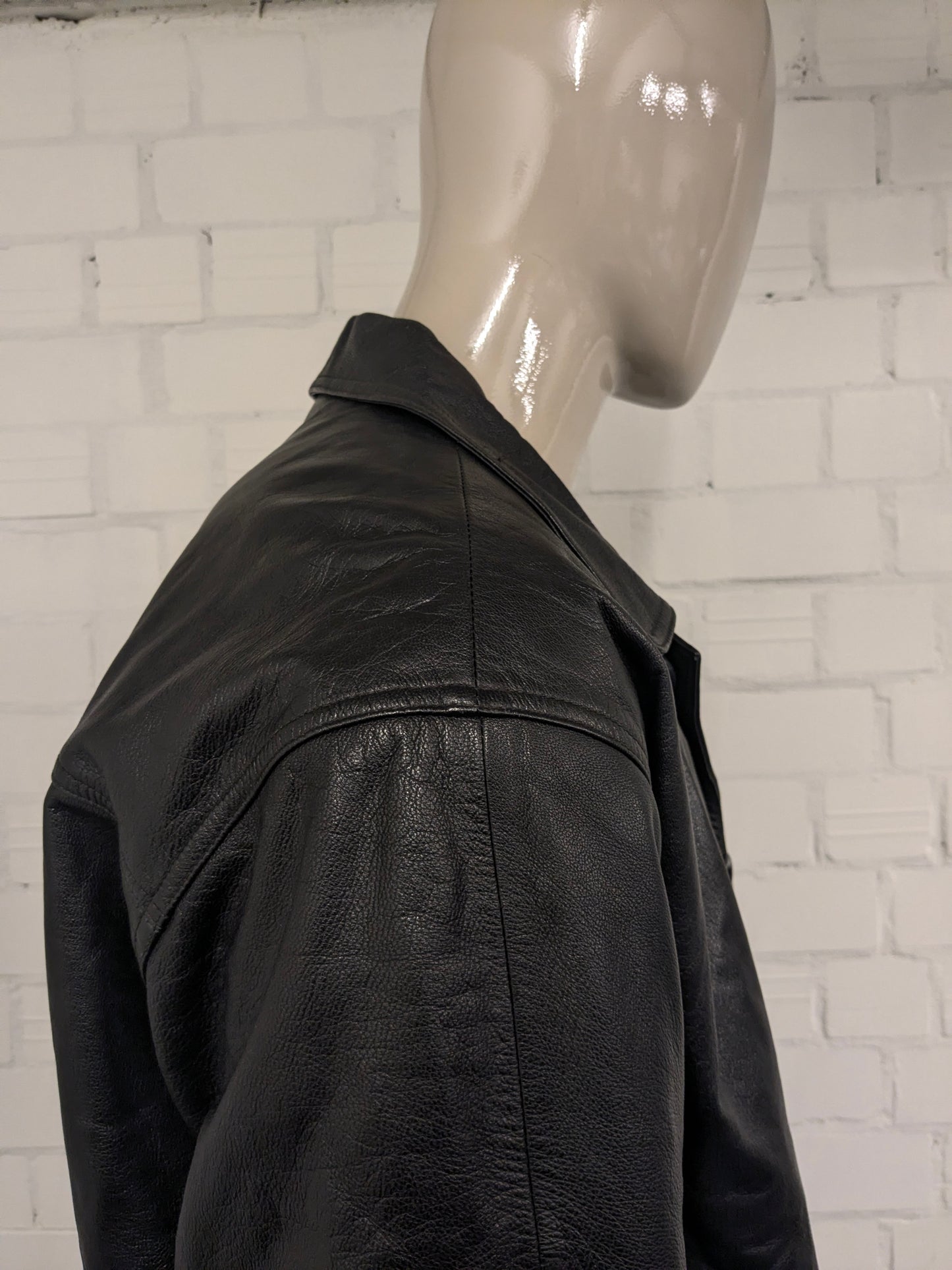 Leren jas / jack. Zwart gekleurd. Maat L. #801.