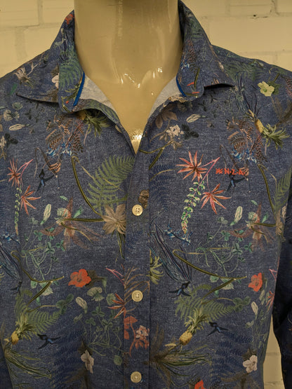 NZA New Zealand Auckland overhemd. Blauw met gekleurde bloemen print. Maat 2XL / XXL.
