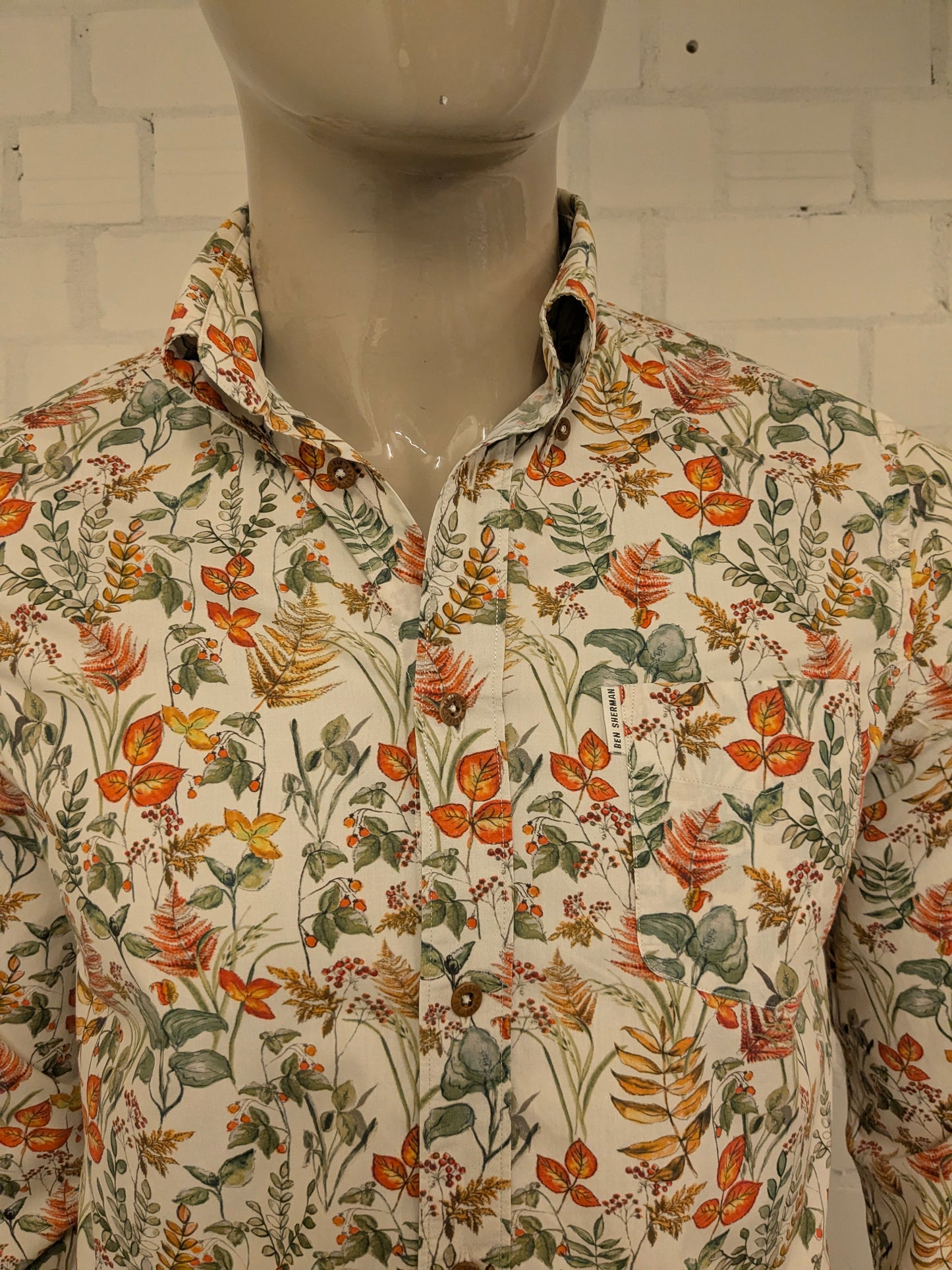 Ben Sherman overhemd. Beige Groen Oranje Rode bloemen print. Maat M.