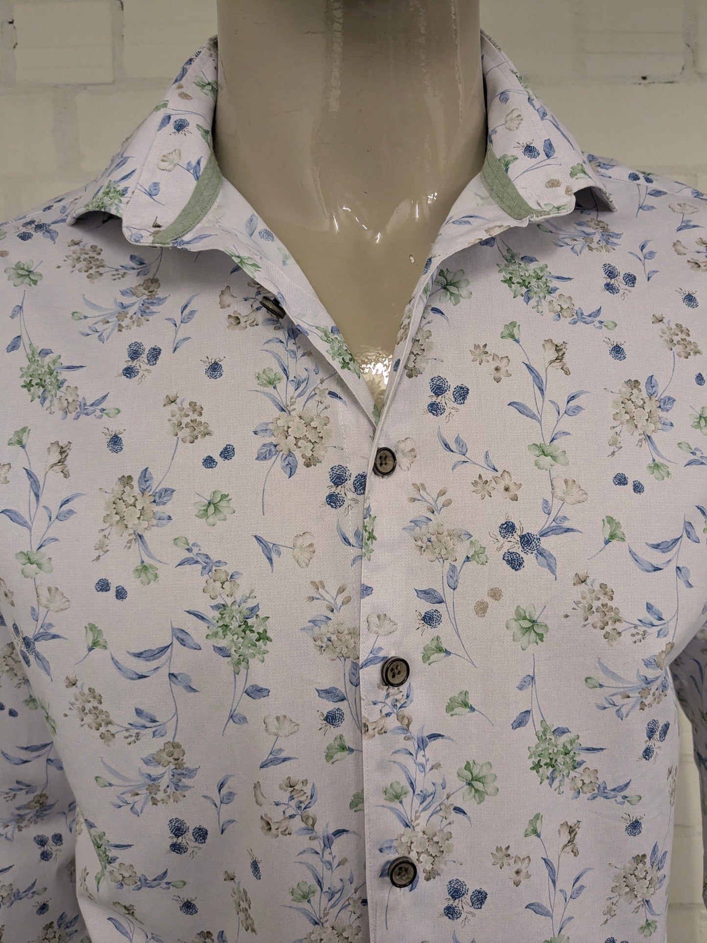 Upper East overhemd. Wit Beige Blauw Groene Bloemen print. Maat L. slim fit.