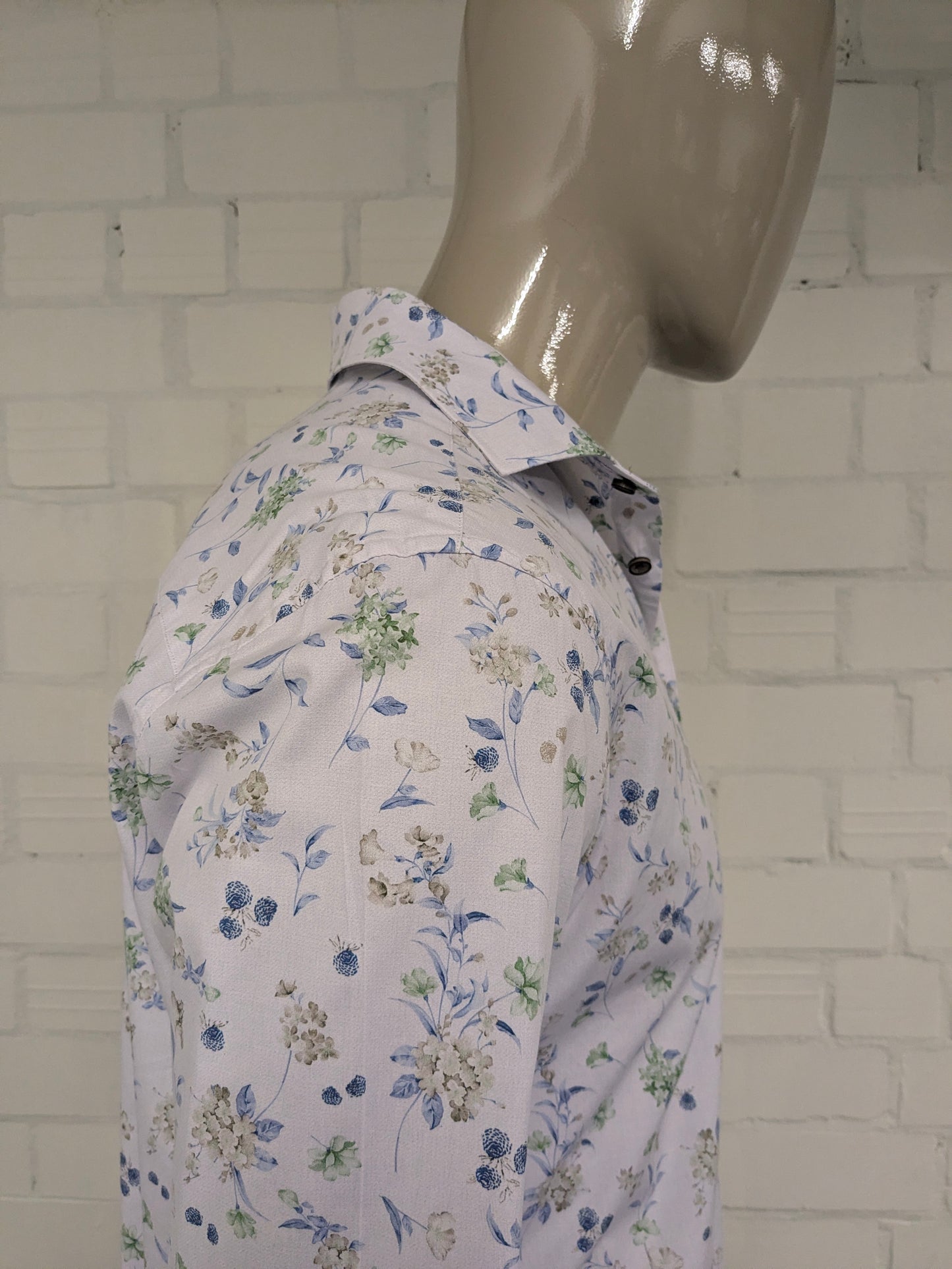 Upper East overhemd. Wit Beige Blauw Groene Bloemen print. Maat L. slim fit.