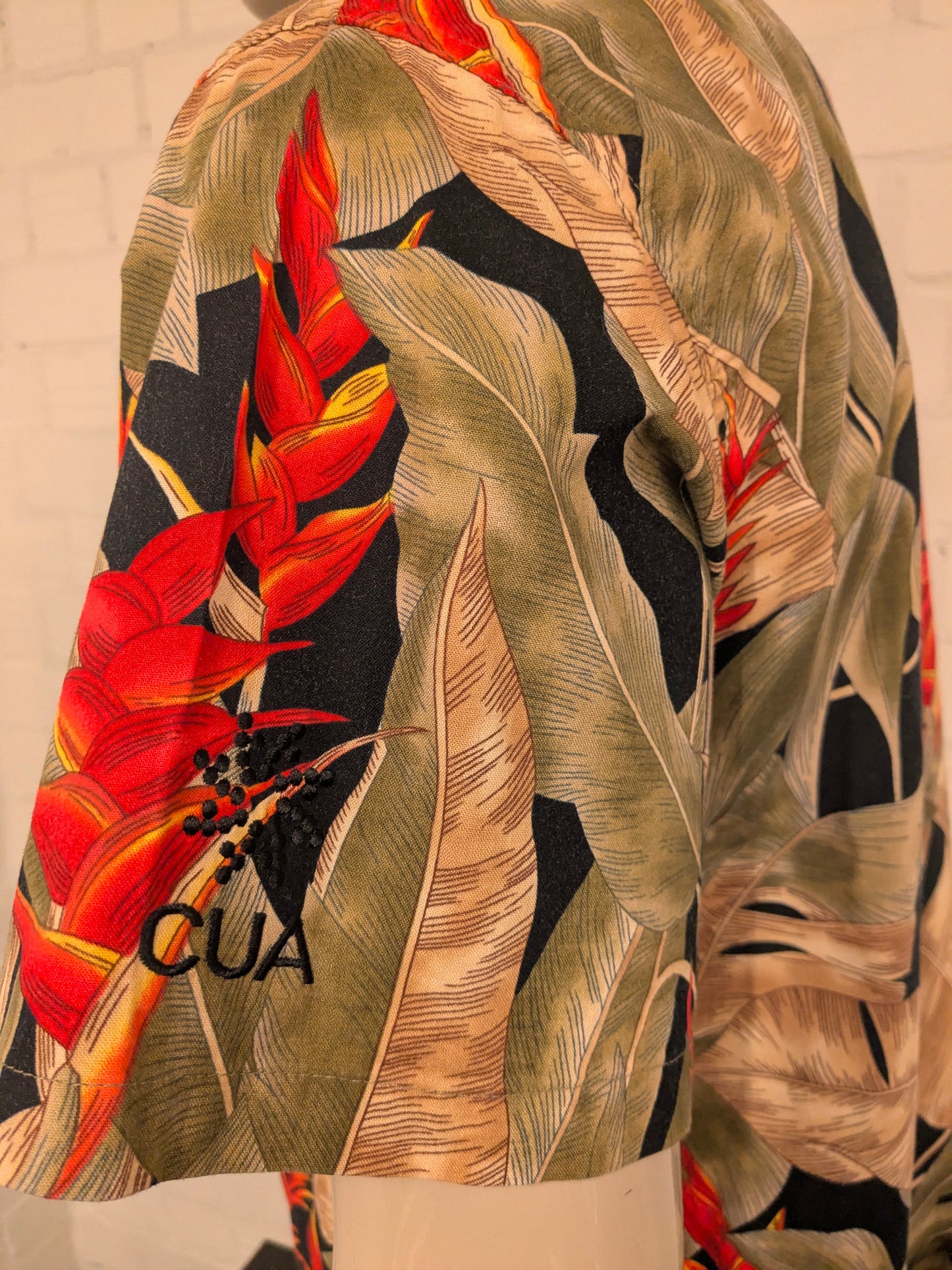 Toucan Dance Hawaii overhemd korte mouw. Groen Rood gele print. Maat L.