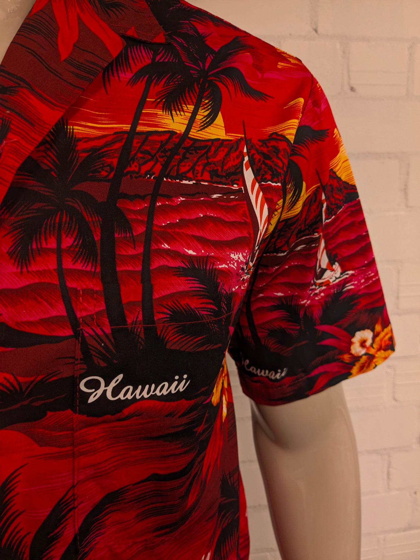 Royal Hawaii overhemd korte mouw. Rood Oranje Zwarte print. Maat L.