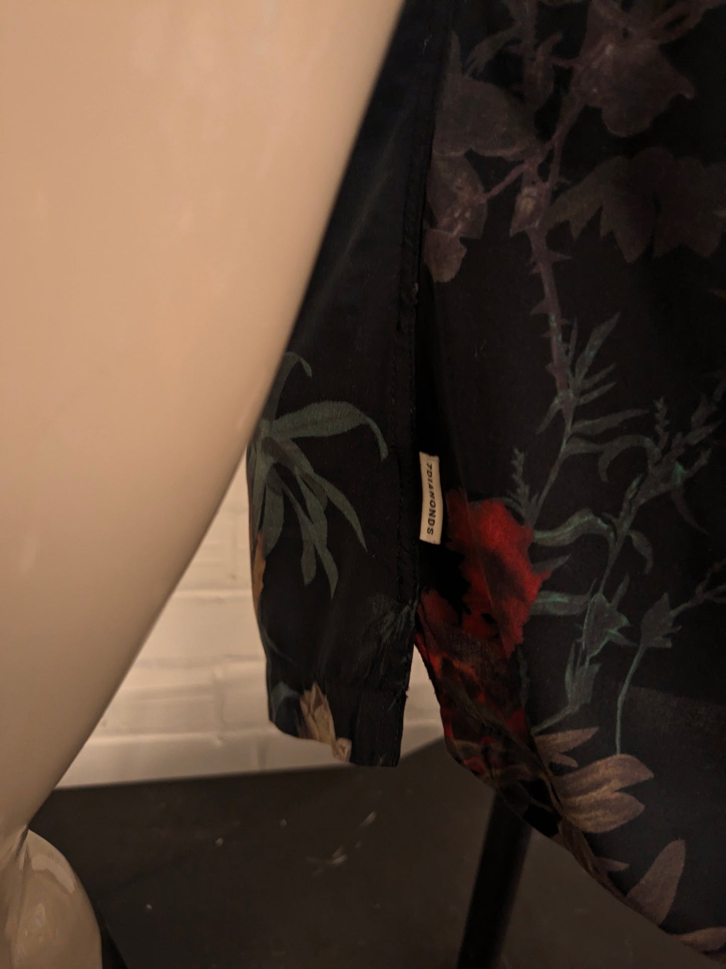 7 Diamonds overhemd korte mouw. Zwart met gekleurde bloemen print. Maat M.
