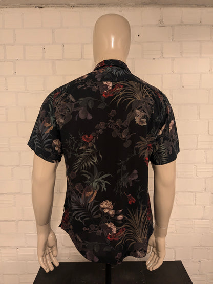 7 Diamonds overhemd korte mouw. Zwart met gekleurde bloemen print. Maat M.