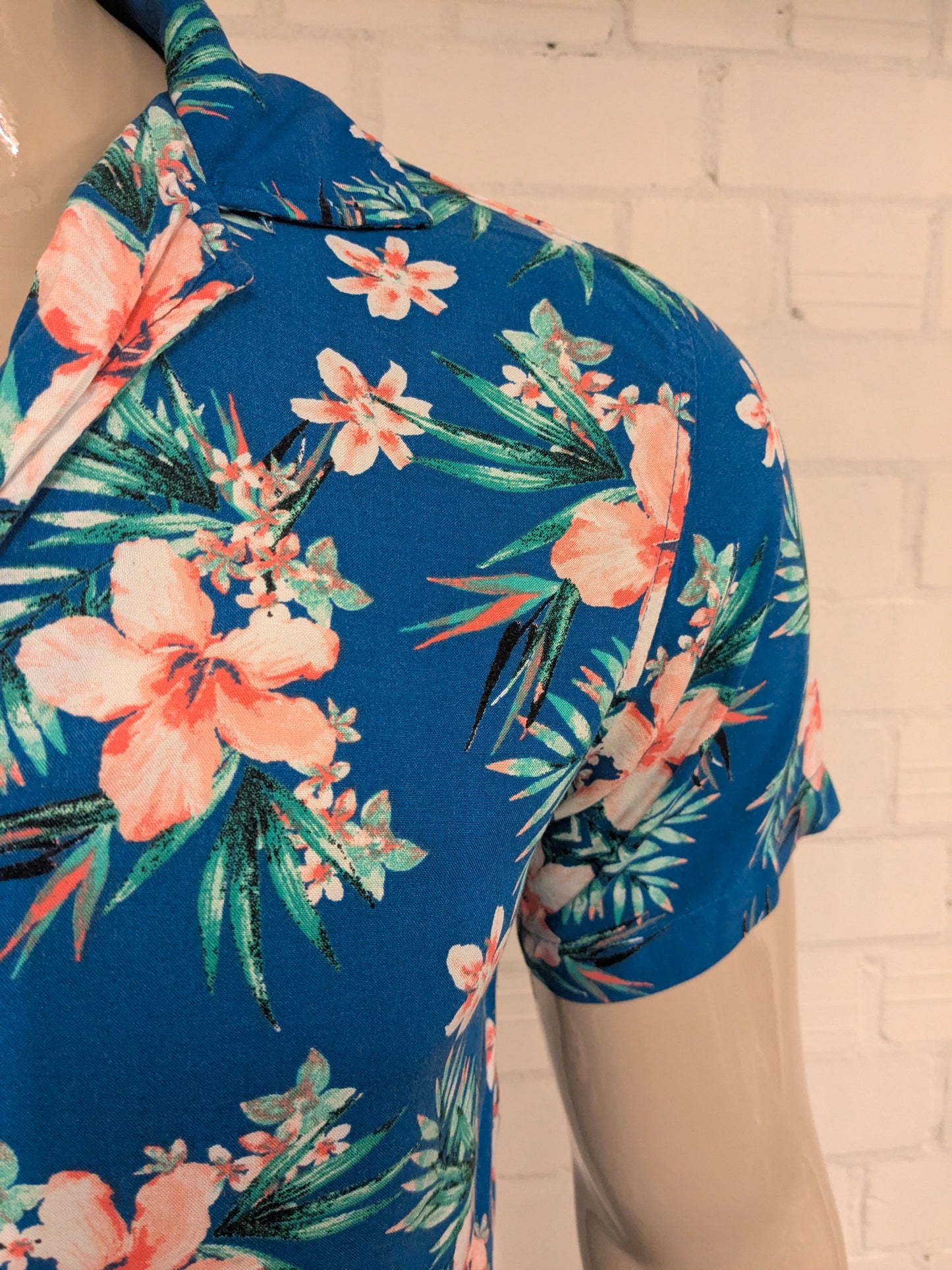Original Use Hawaii overhemd korte mouw. Blauw Groen Roze print. Maat S.