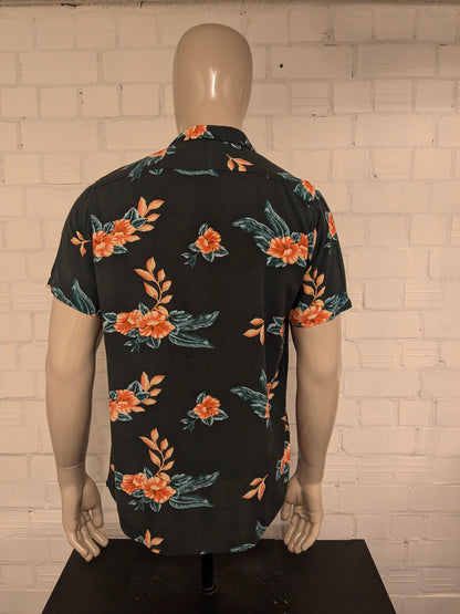 Molokai Surf co Hawaii overhemd korte mouw. Zwart Geel Oranje Groene print. Maat L.