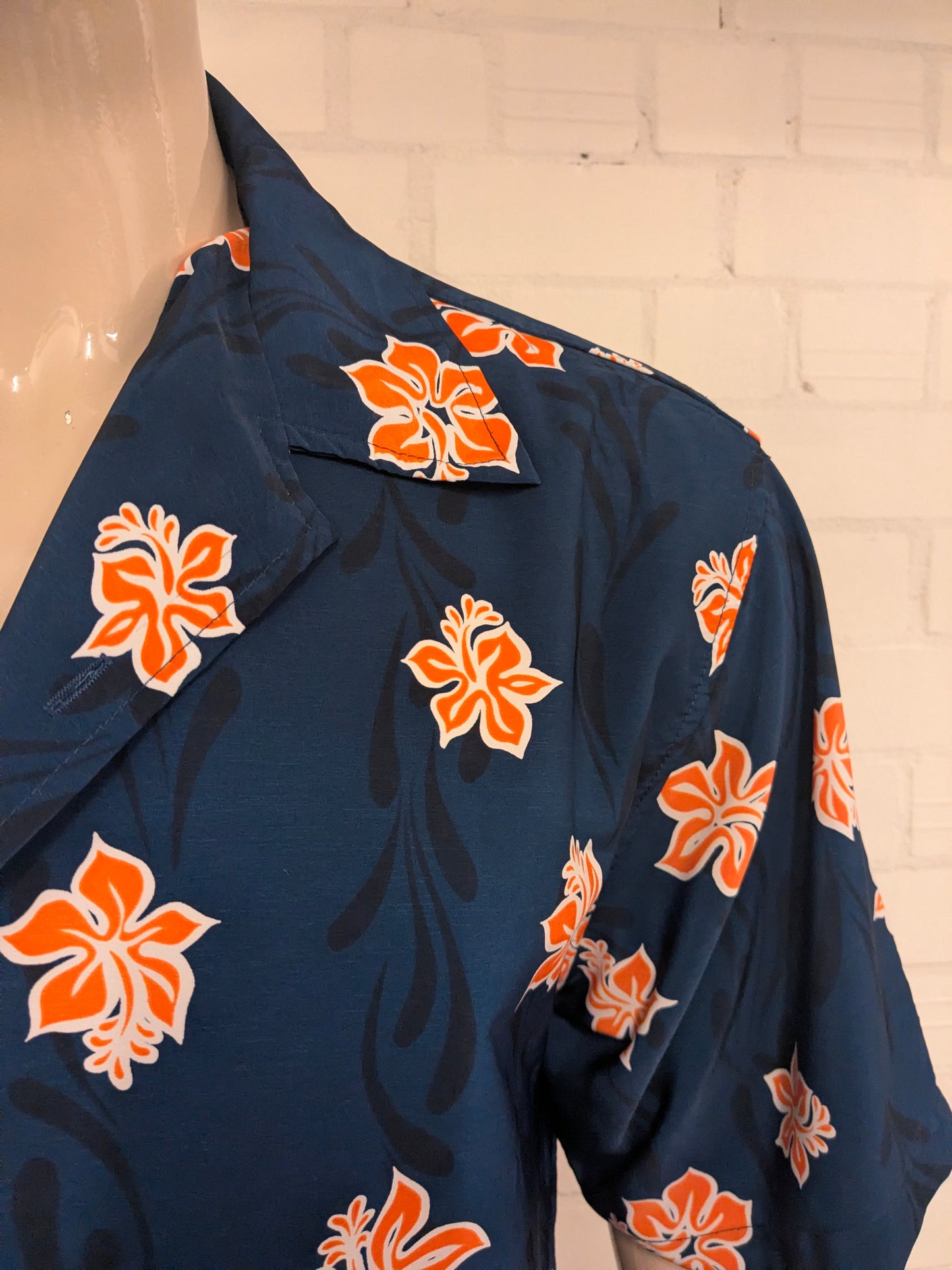 Bullhead Hawaii overhemd korte mouw. Blauw Oranje Witte print. Maat XL.