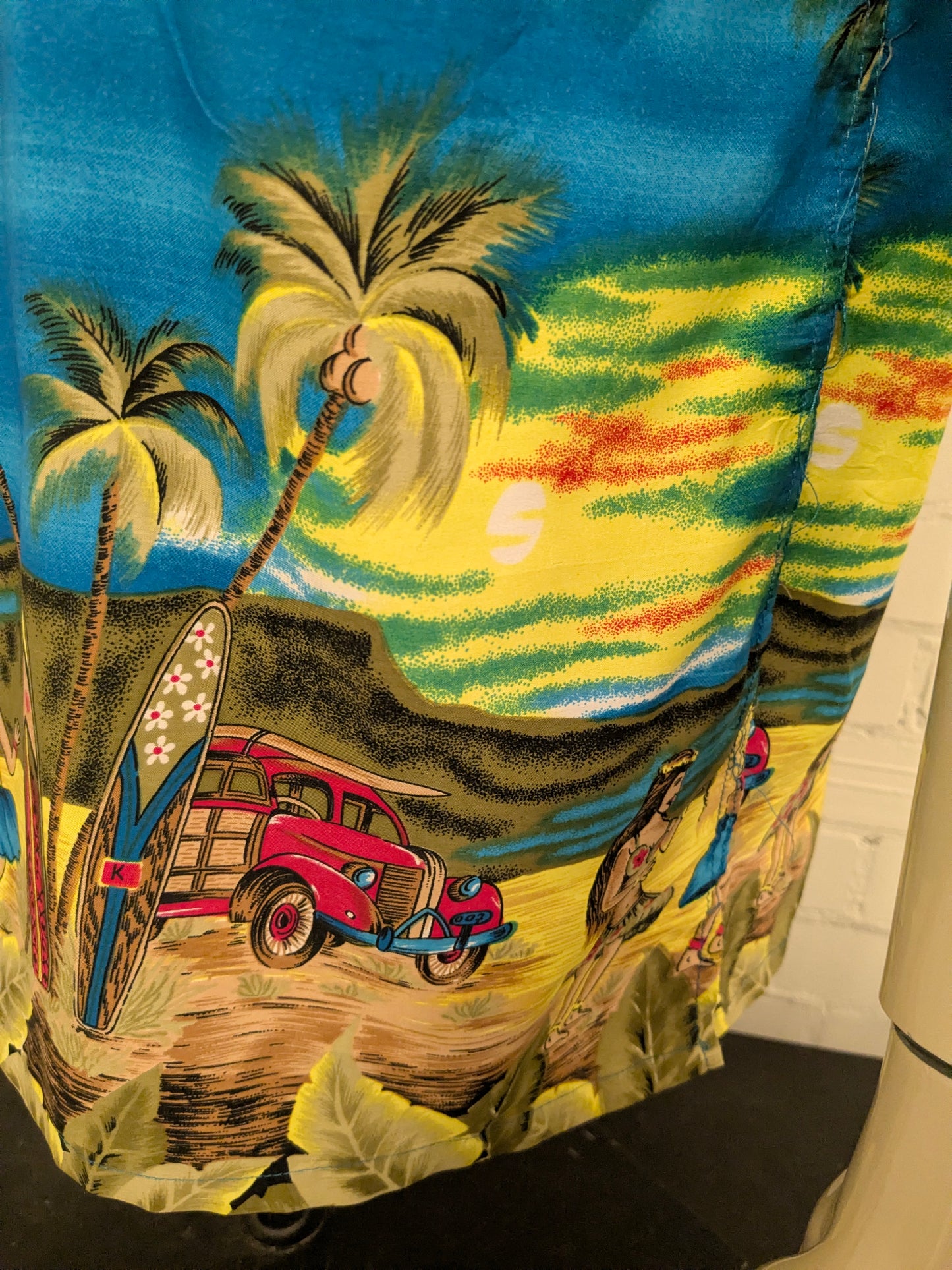 YMLA Resort Wear Hawaii overhemd korte mouw. Blauw met gekleurde print. Maat L.