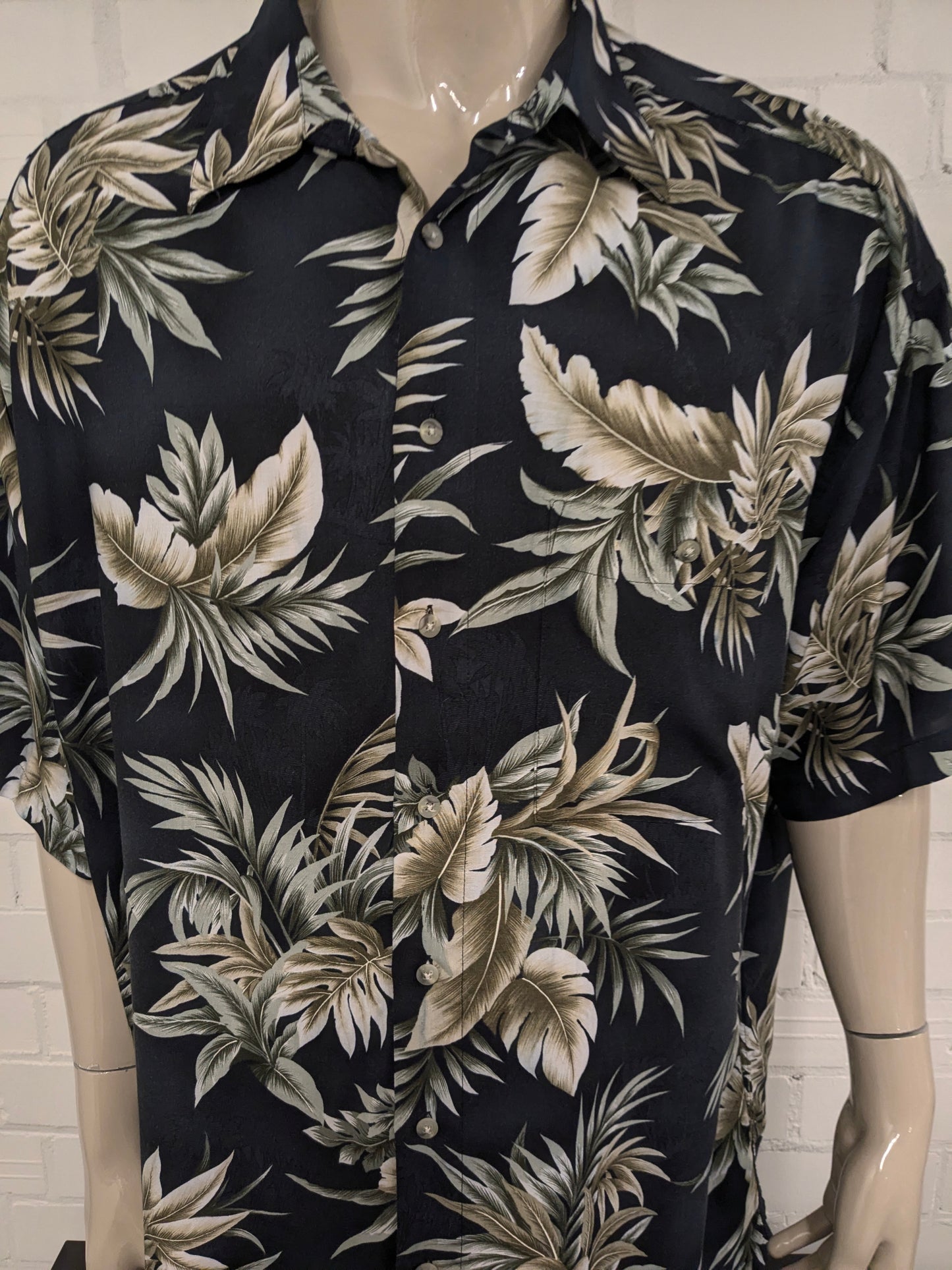 Pierre Cardin Hawaii overhemd korte mouw. Zwart Groen blad motief. Maat 4XL / XXXXL.