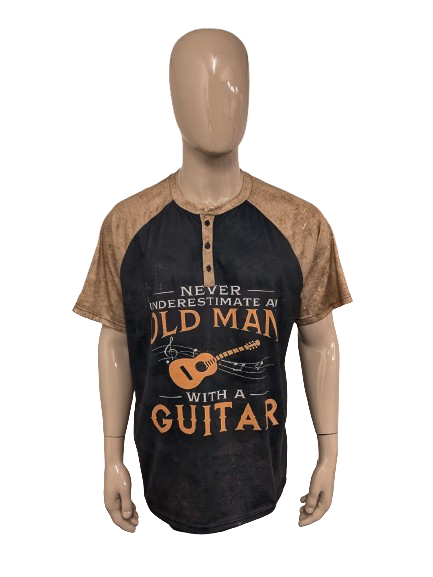 Shirt met knoopjes "Old man with a guitar". Grijs Geel gekleurd. Maat 2XL / XXL. stretch.