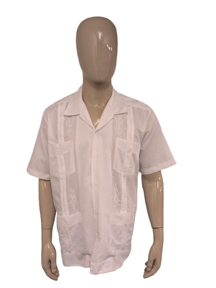 Vintage Can Cun overhemd kort mouw. Wit met borduursel erop en veel zakken voorkant. Maat 2XL / XXL.