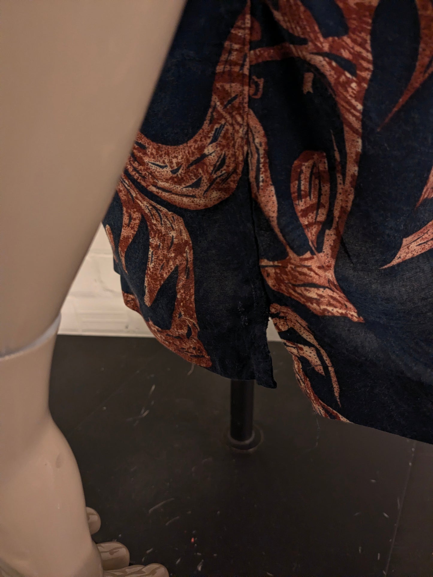 M.E.. Sport Hawaii overhemd korte mouw. Zwart Bruine print. Maat XL.
