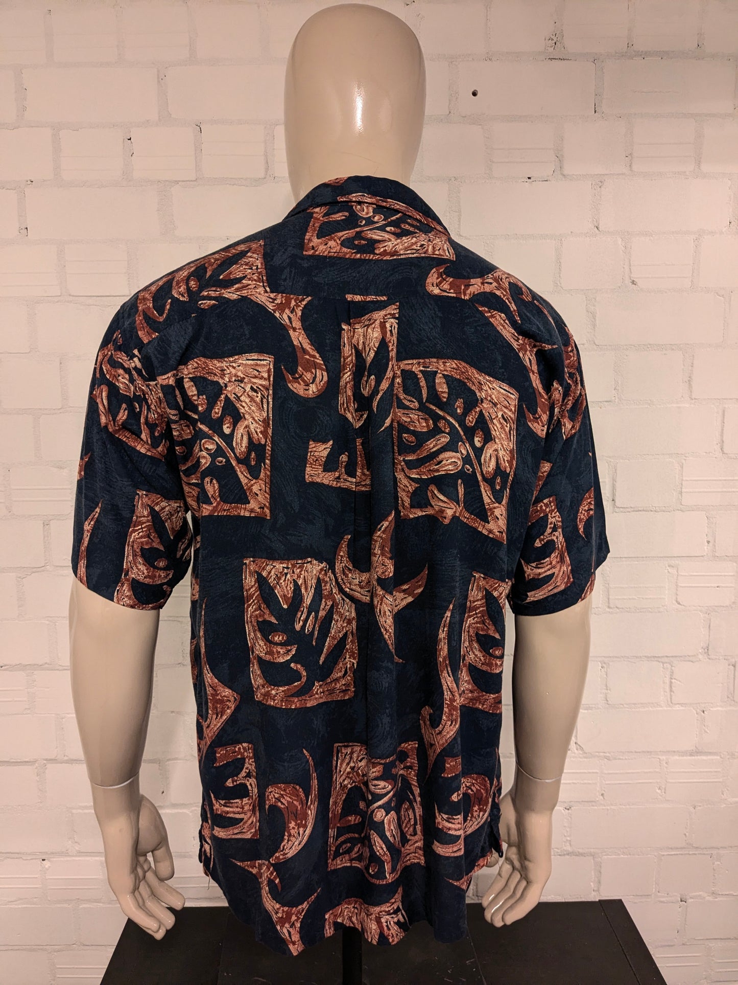 M.E.. Sport Hawaii overhemd korte mouw. Zwart Bruine print. Maat XL.