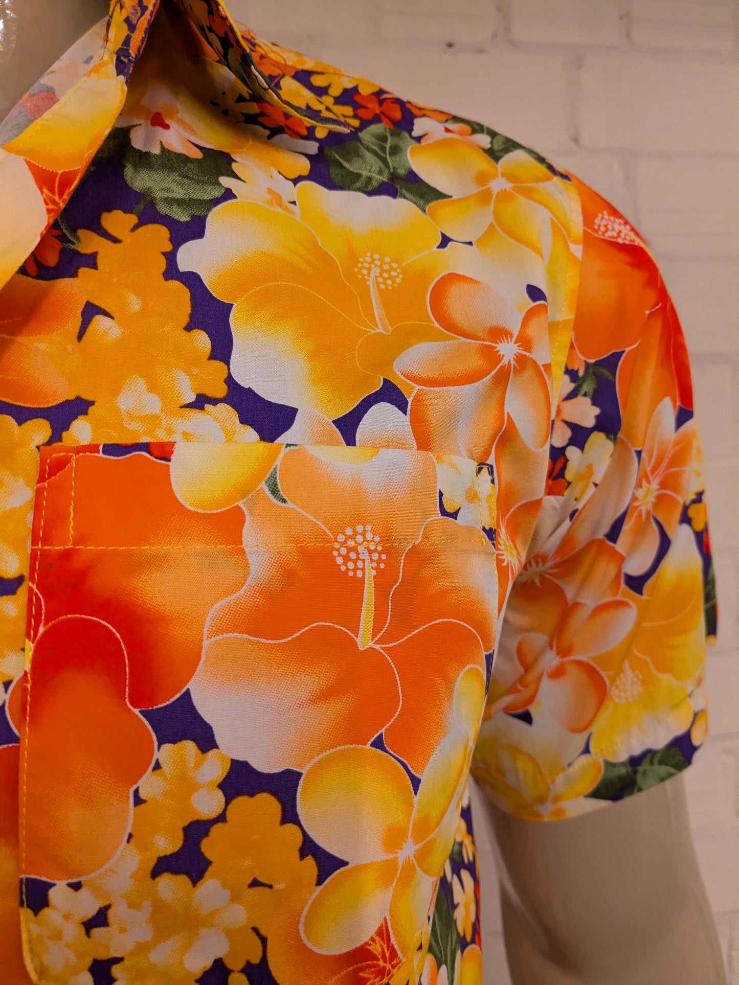 Vintage overhemd korte mouw. Oranje Geel Paars Rode Bloemen print. Maat L #805.