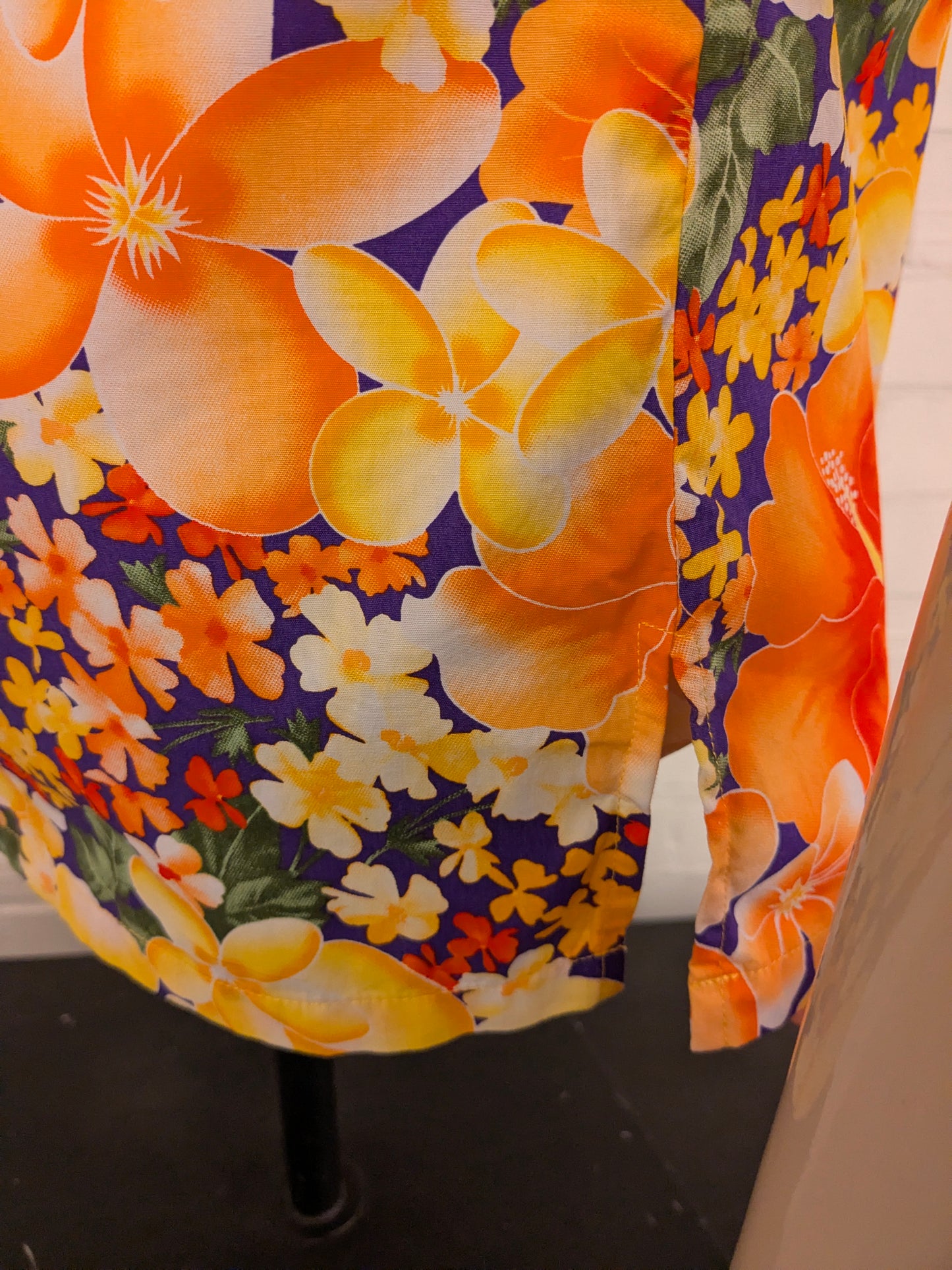 Vintage overhemd korte mouw. Oranje Geel Paars Rode Bloemen print. Maat L #805.