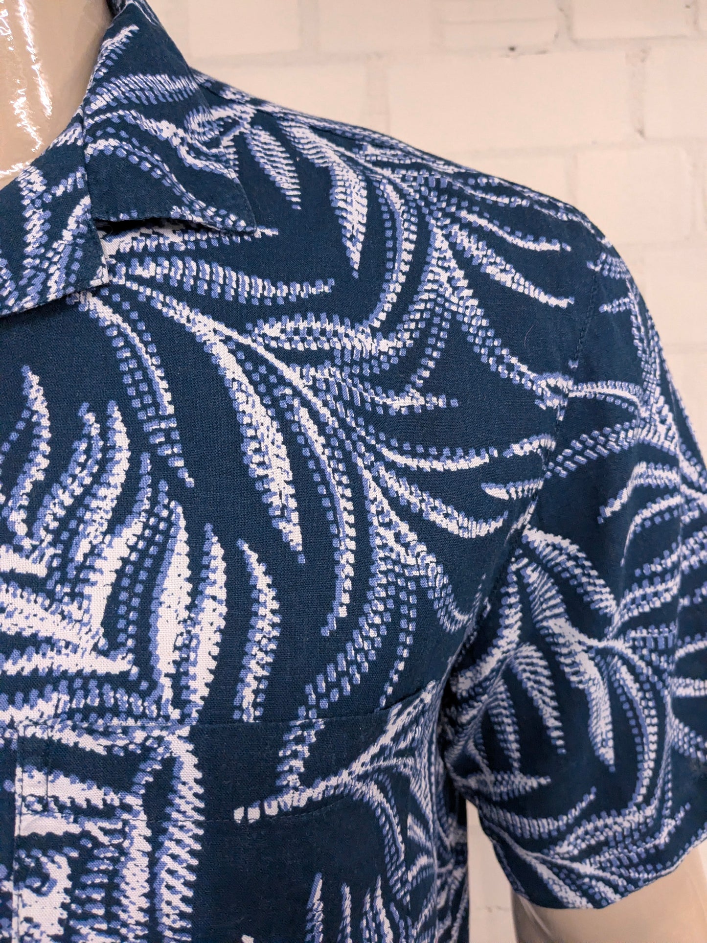 George Hawaii overhemd korte mouw. Blauw Witte print. Maat L.