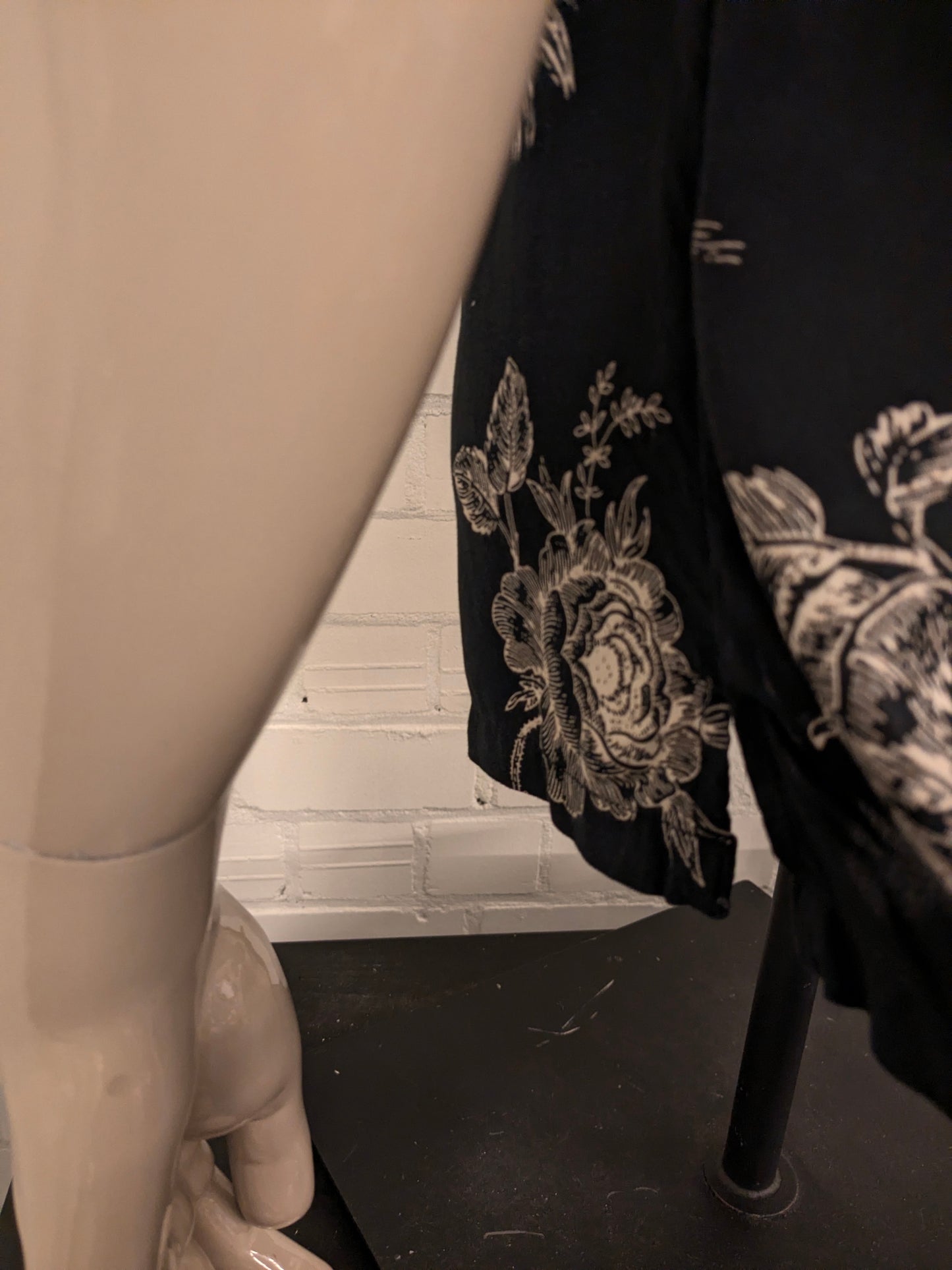 Denim & Flower Ricky Singh overhemd korte mouw. Zwart Beige Bloemen print. Maat L.