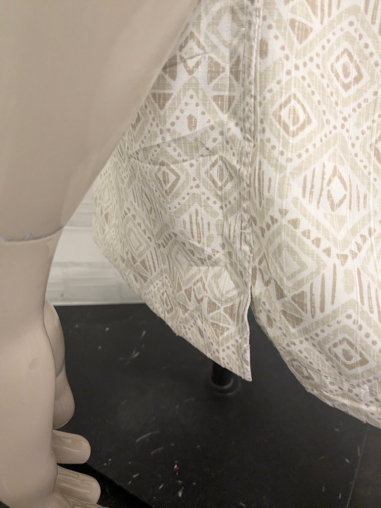 Van Heusen overhemd korte mouw. Beige Kaki Witte print. Maat 2XL / XXL.